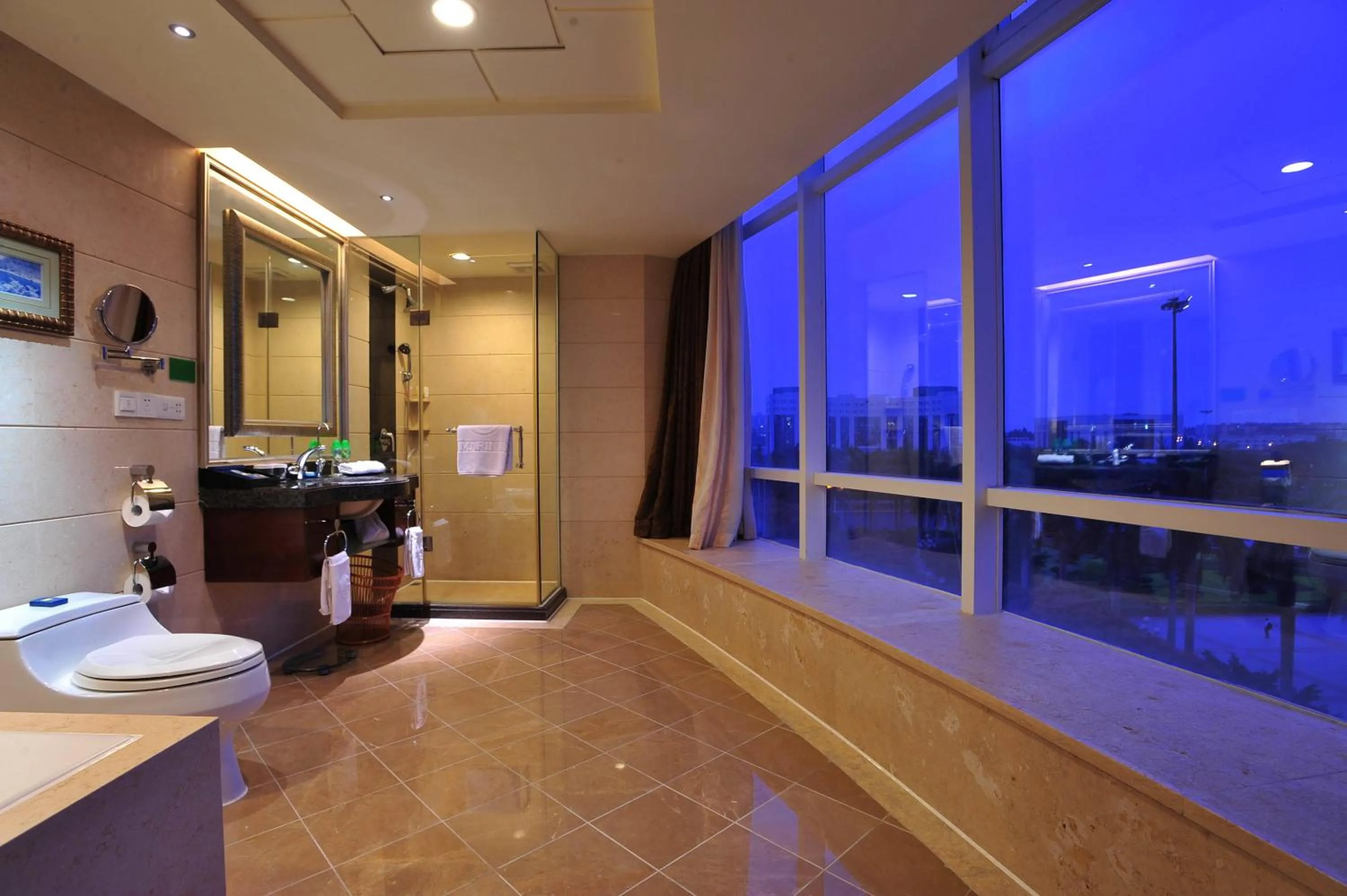 Toilet in The Royal Marina Plaza Hotel Guangzhou