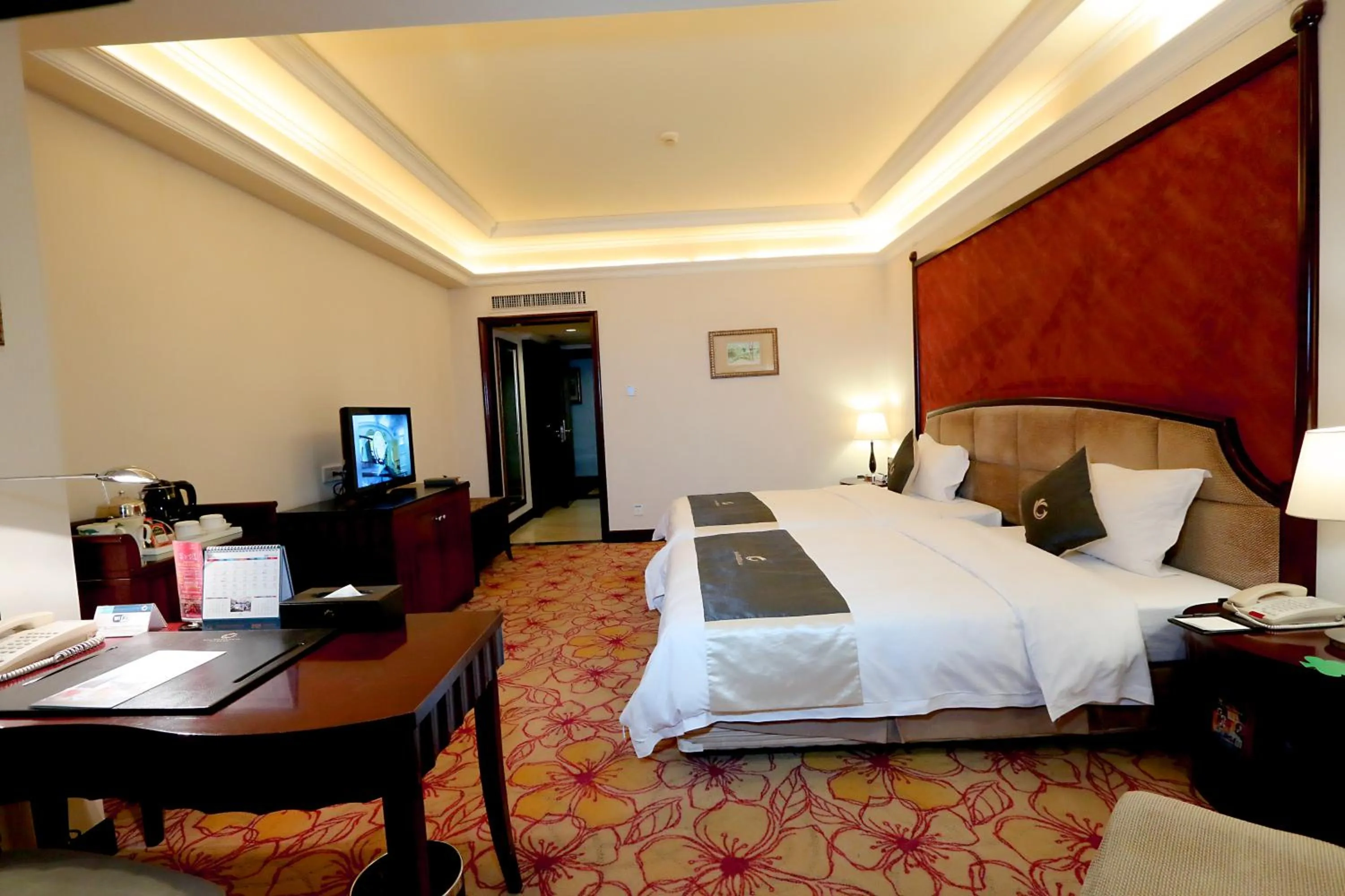 Bed in The Royal Marina Plaza Hotel Guangzhou