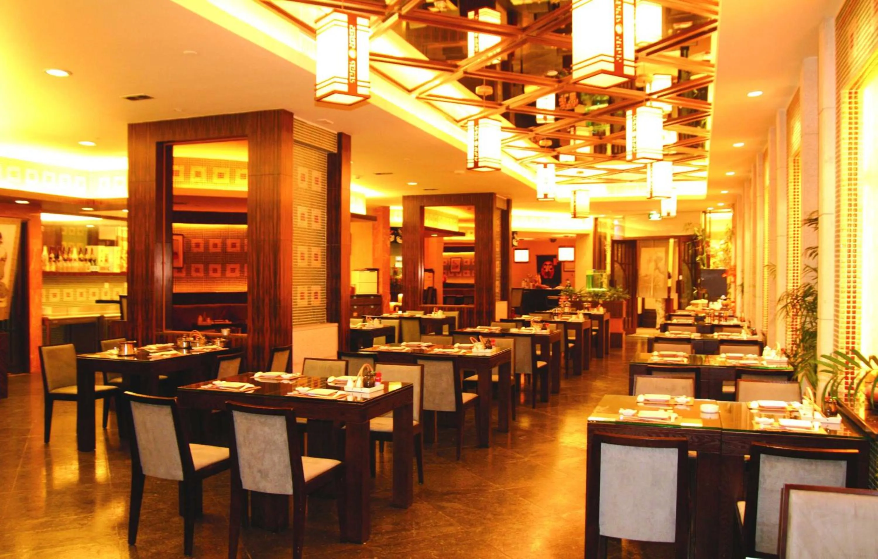 Restaurant/places to eat in The Royal Marina Plaza Hotel Guangzhou