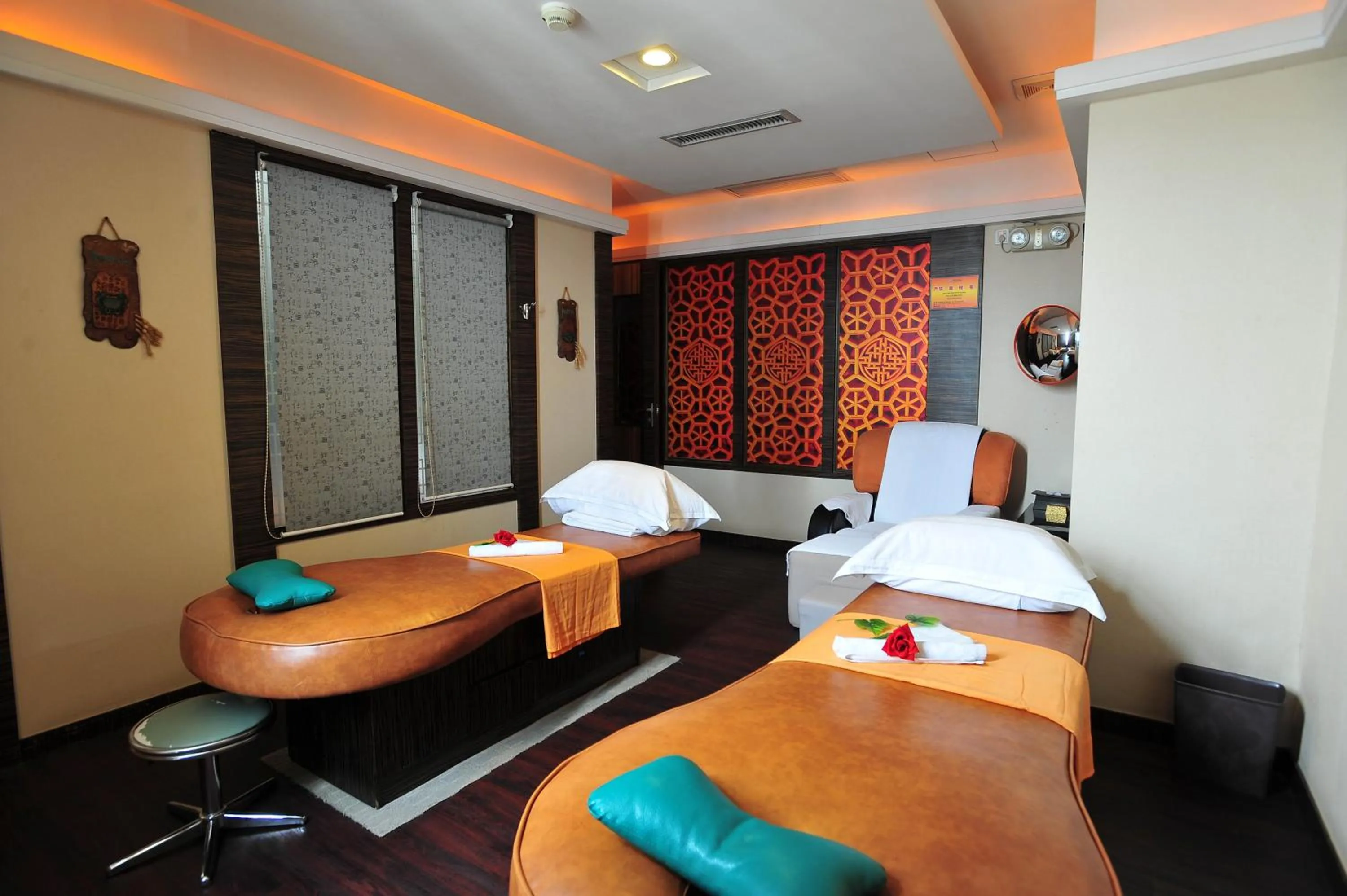 Massage, Bed in The Royal Marina Plaza Hotel Guangzhou