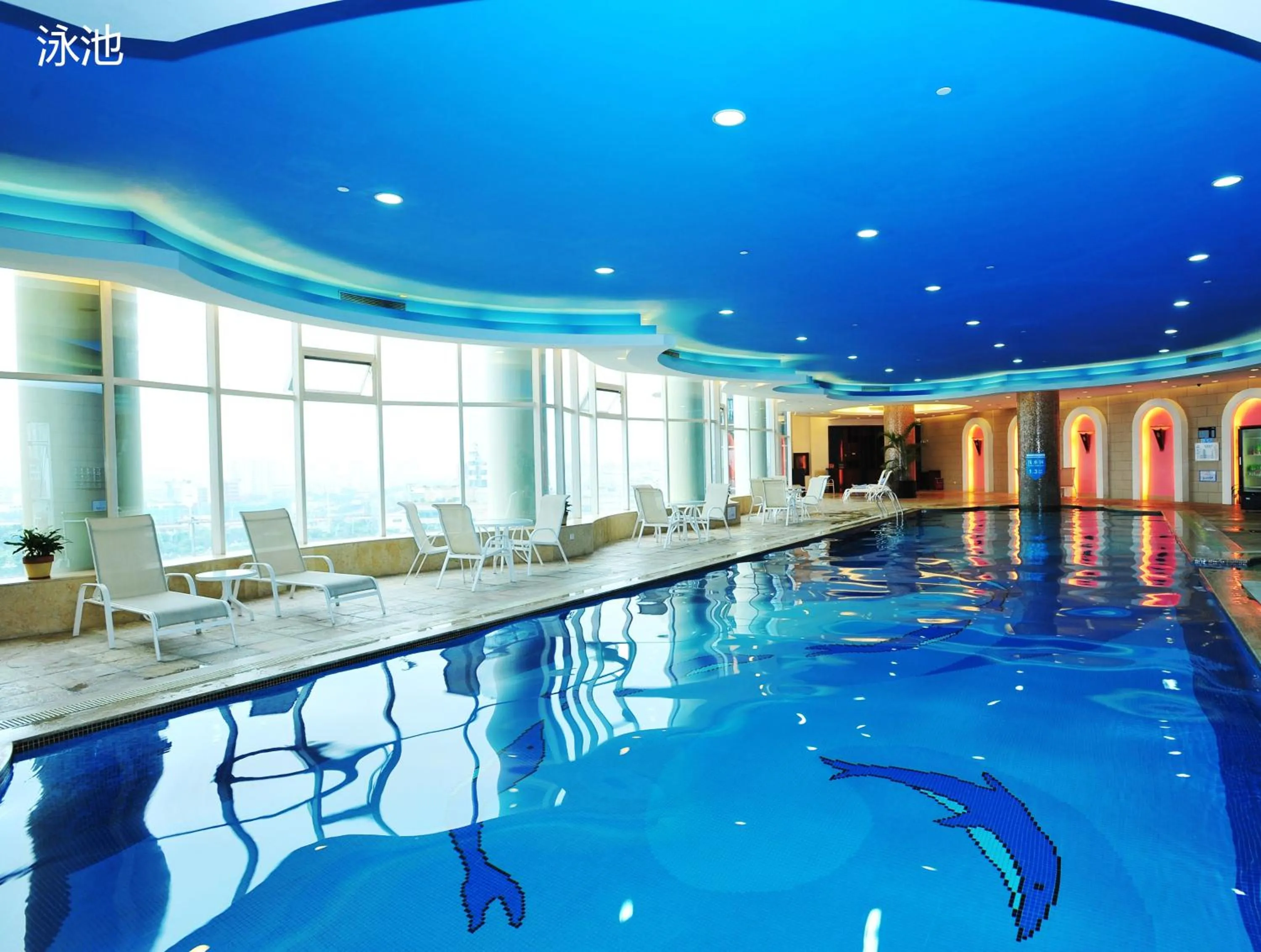 Swimming pool in The Royal Marina Plaza Hotel Guangzhou