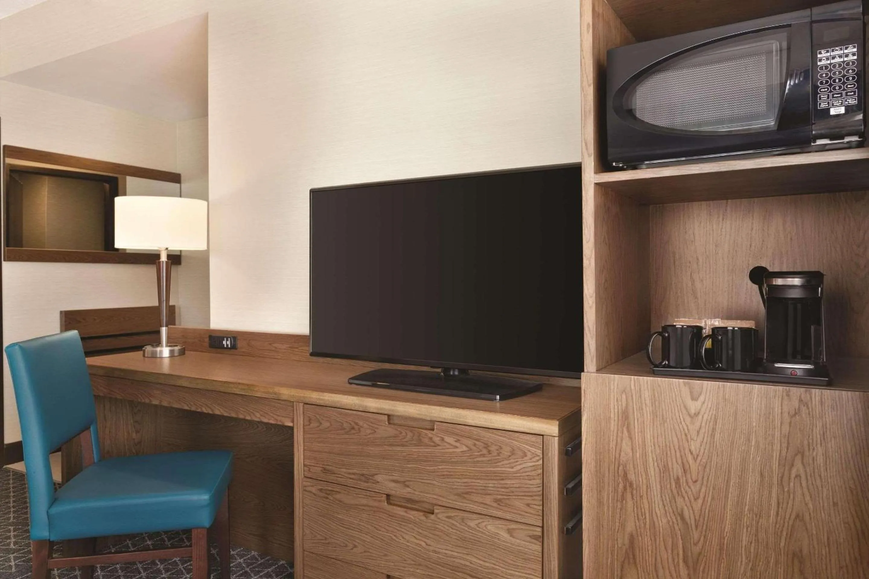 Bedroom in Park Inn by Radisson Brampton, ON