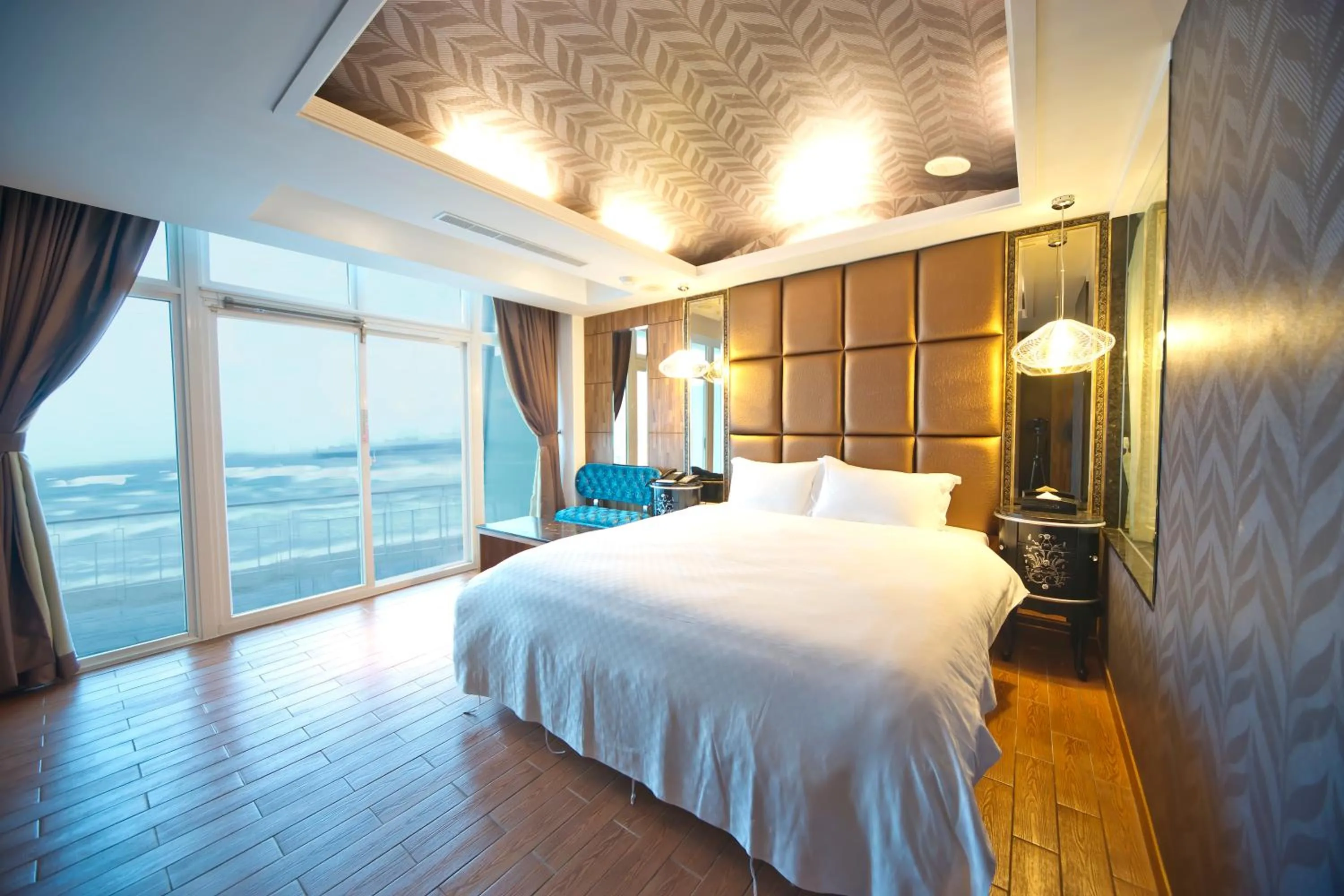 Day, Bed in White House Hot Spring Beach Resort