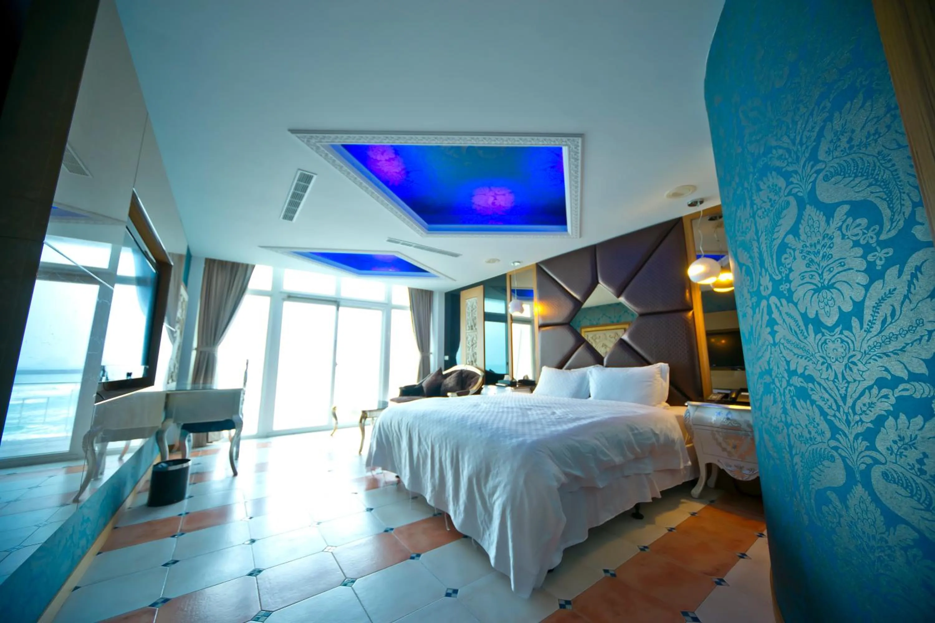 Day, Bed in White House Hot Spring Beach Resort