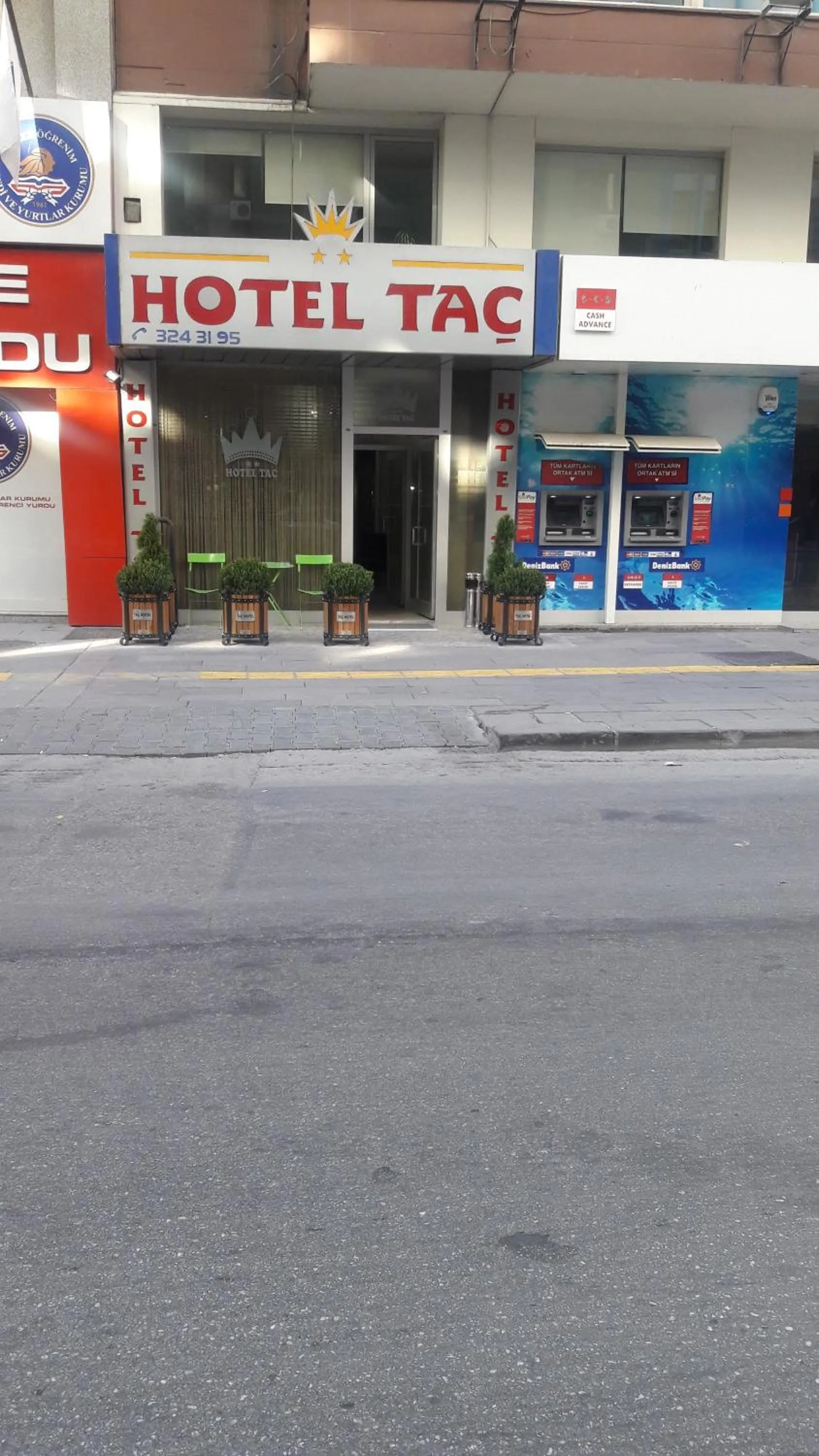 Facade/entrance in Tac Hotel