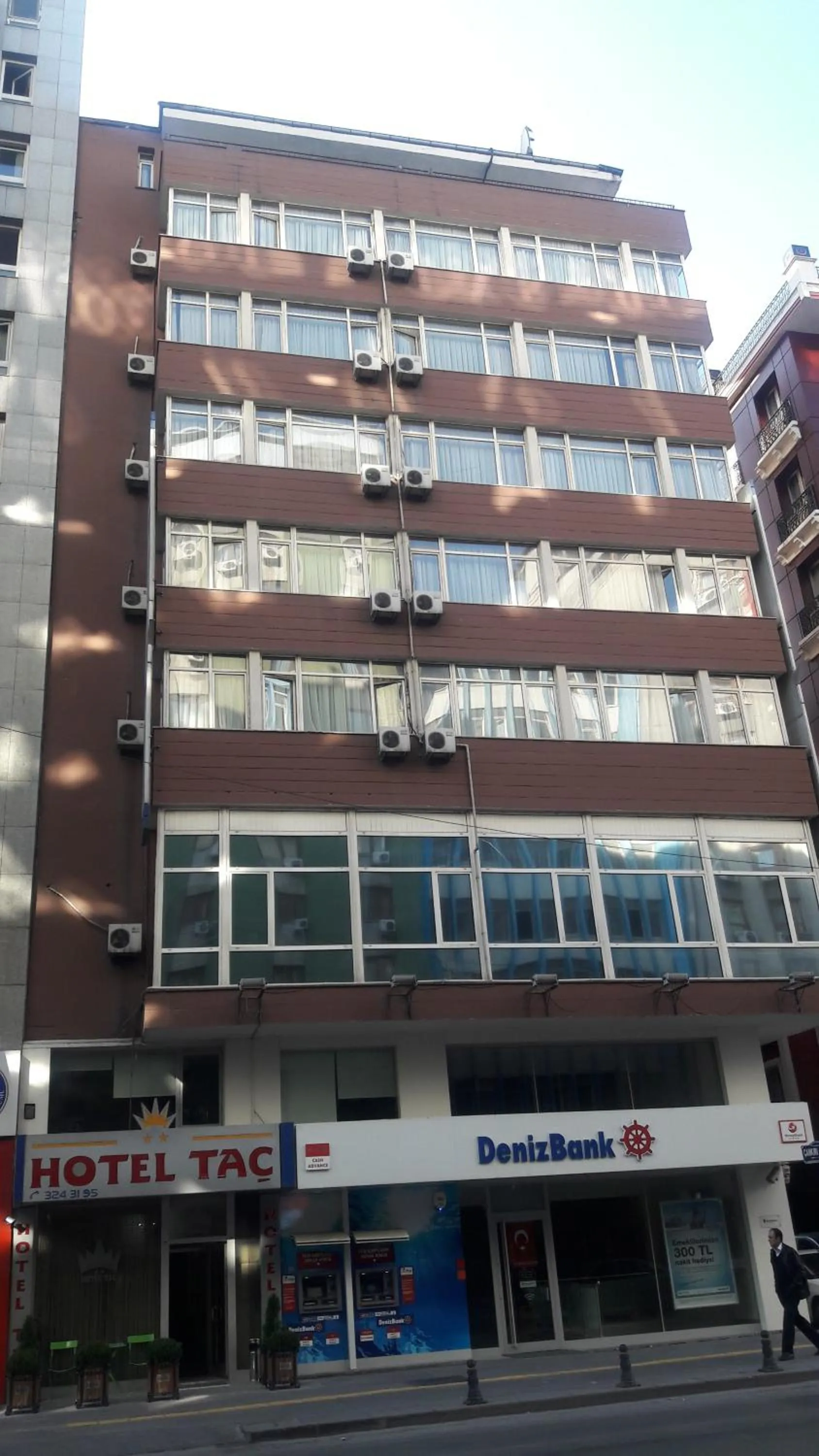 Facade/entrance in Tac Hotel