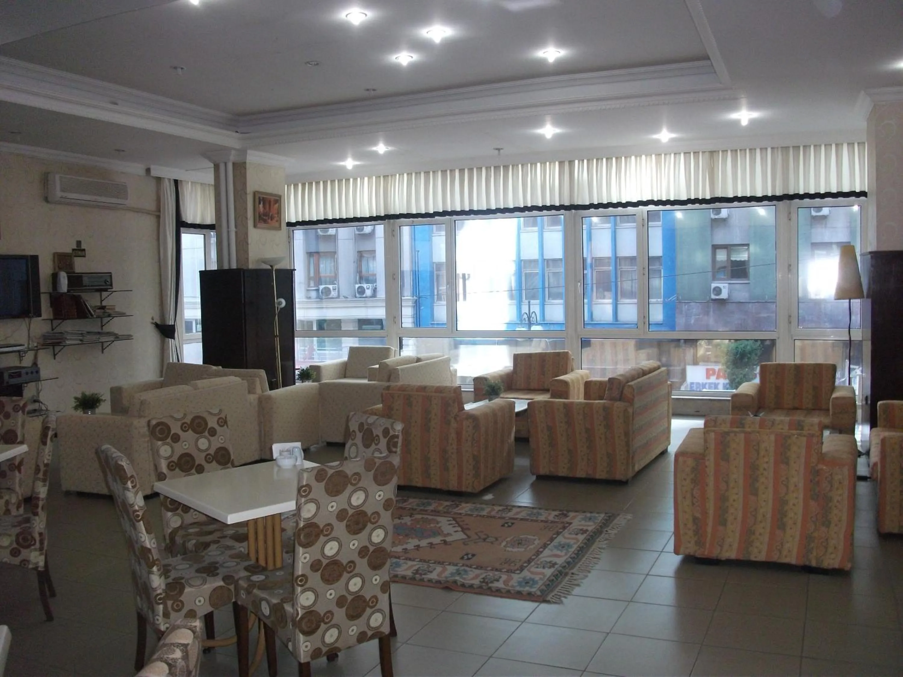 Restaurant/places to eat in Tac Hotel