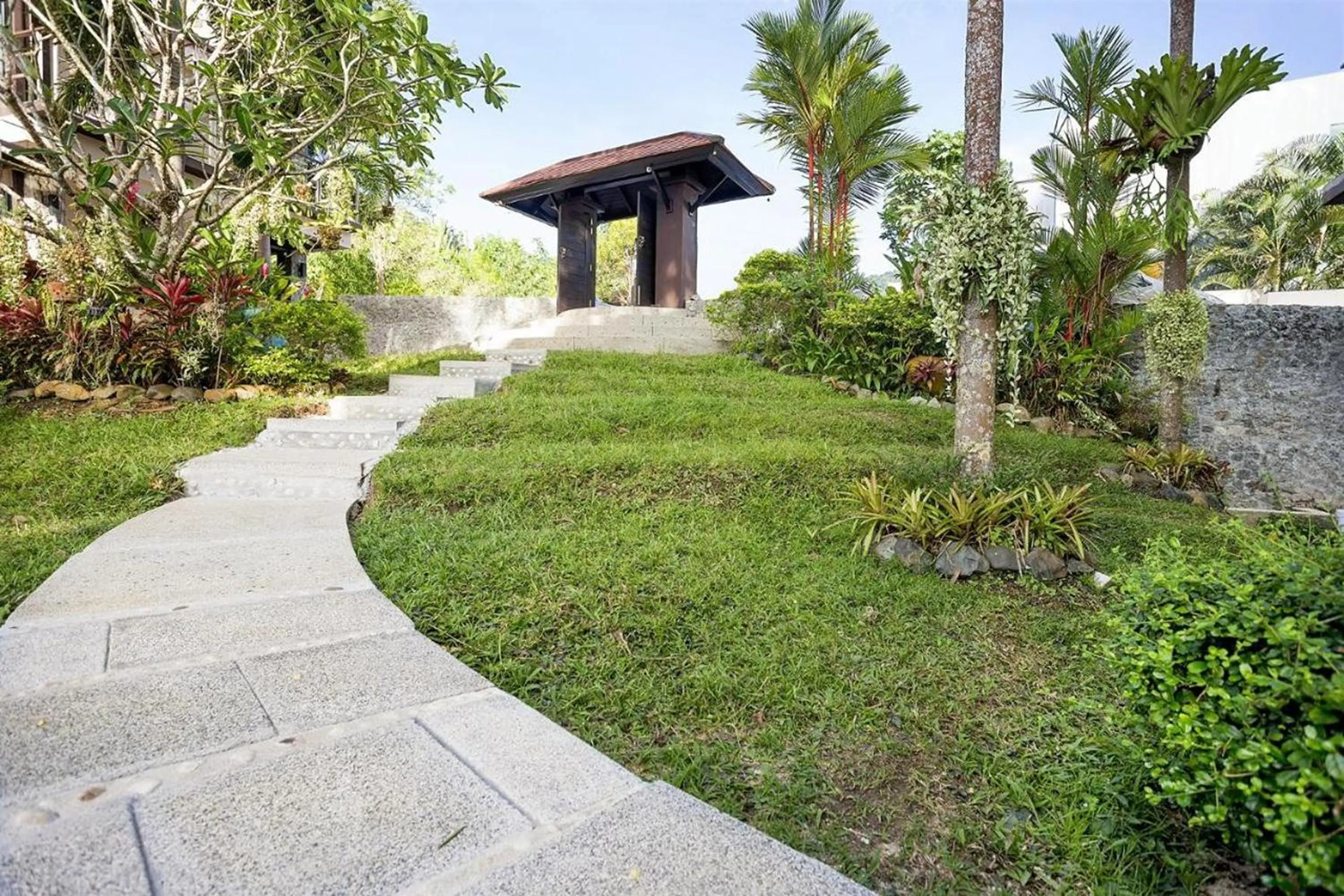 Garden in Kamala Villa Hill