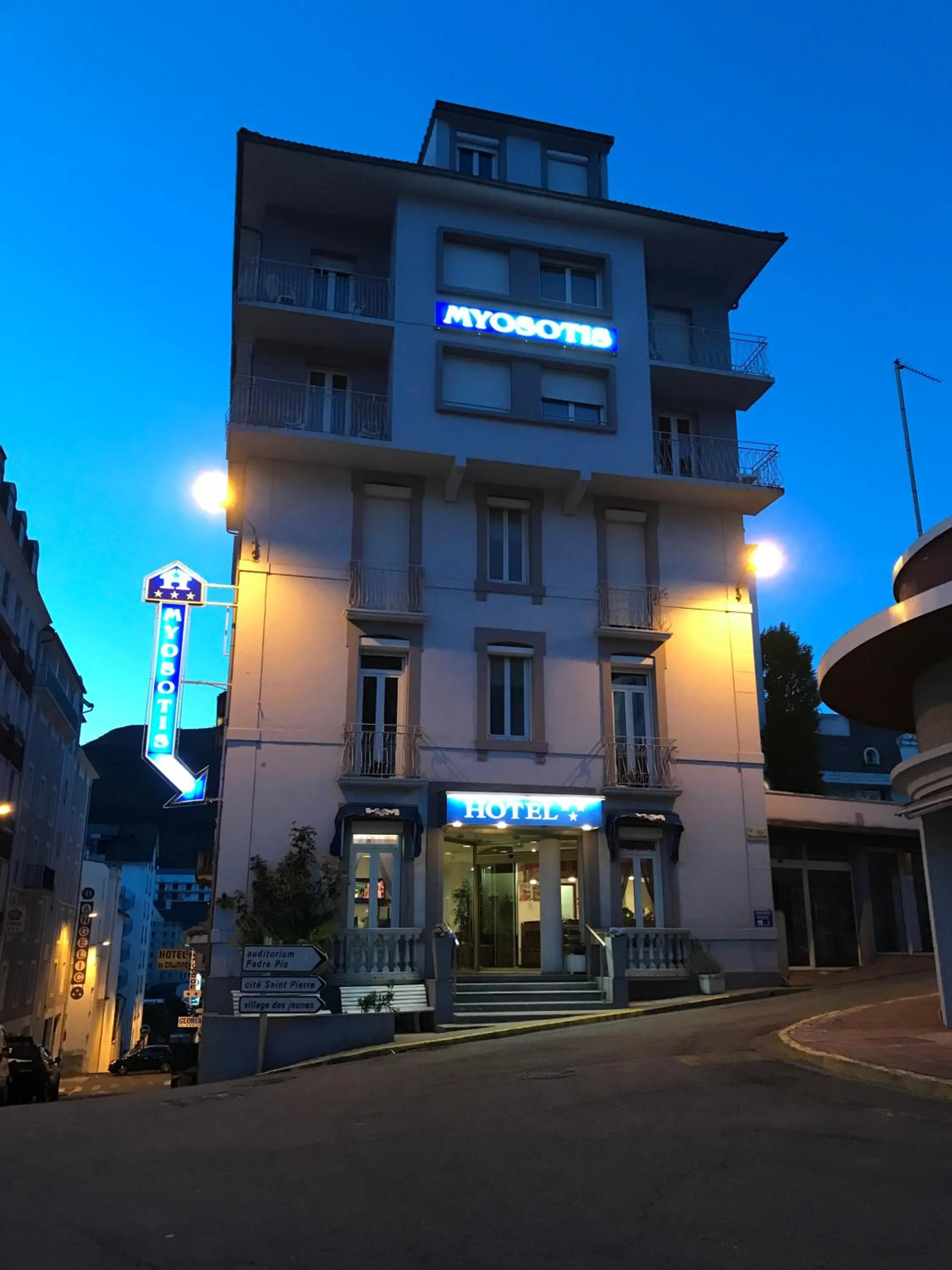 Property building in Hôtel Myosotis