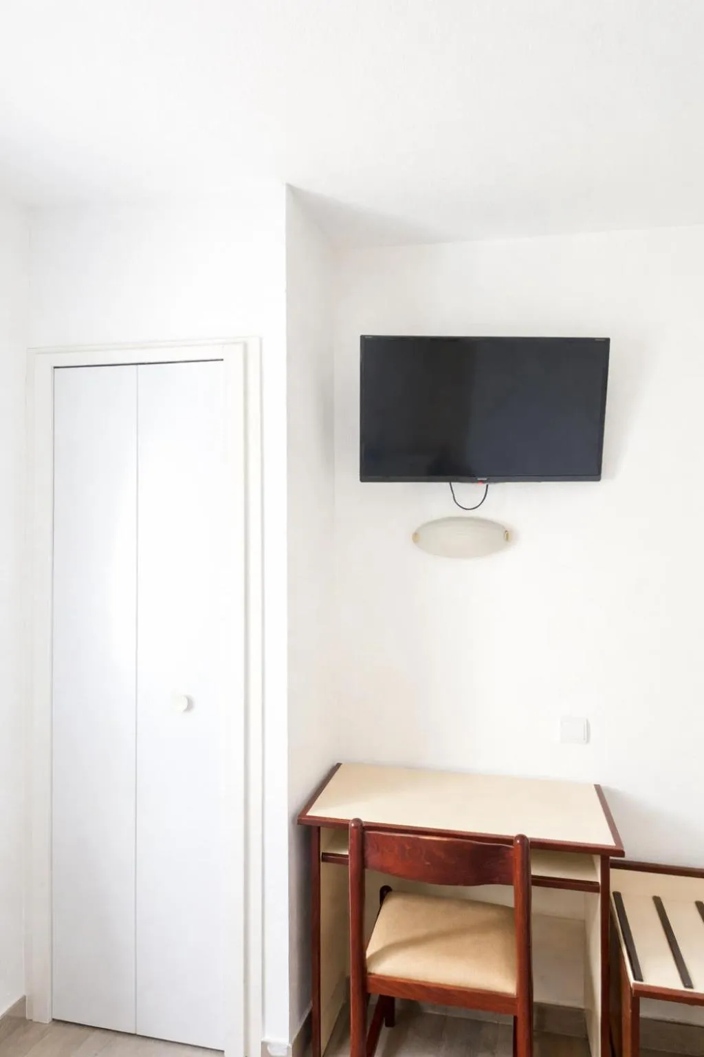 TV and multimedia in Hôtel Myosotis