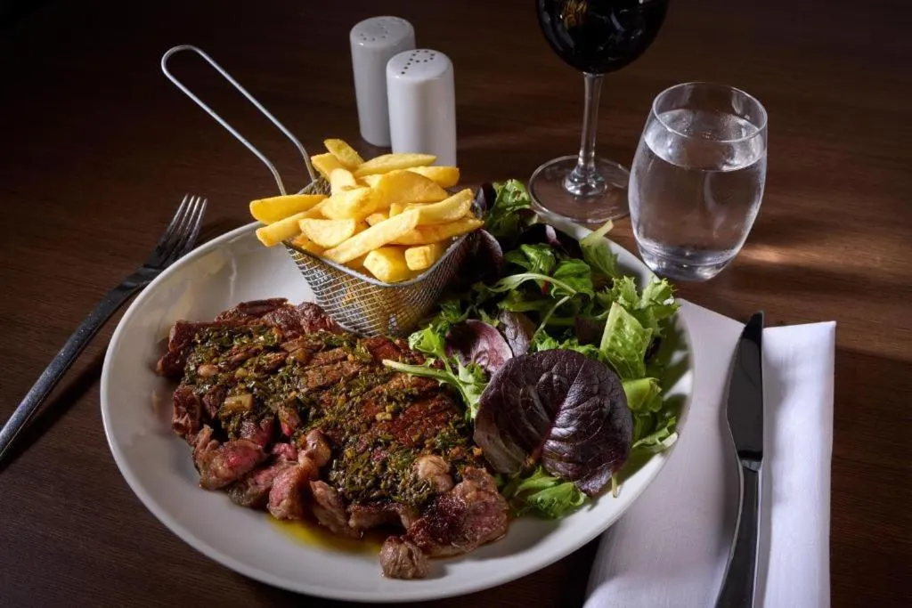 Restaurant/places to eat in Hôtel Myosotis