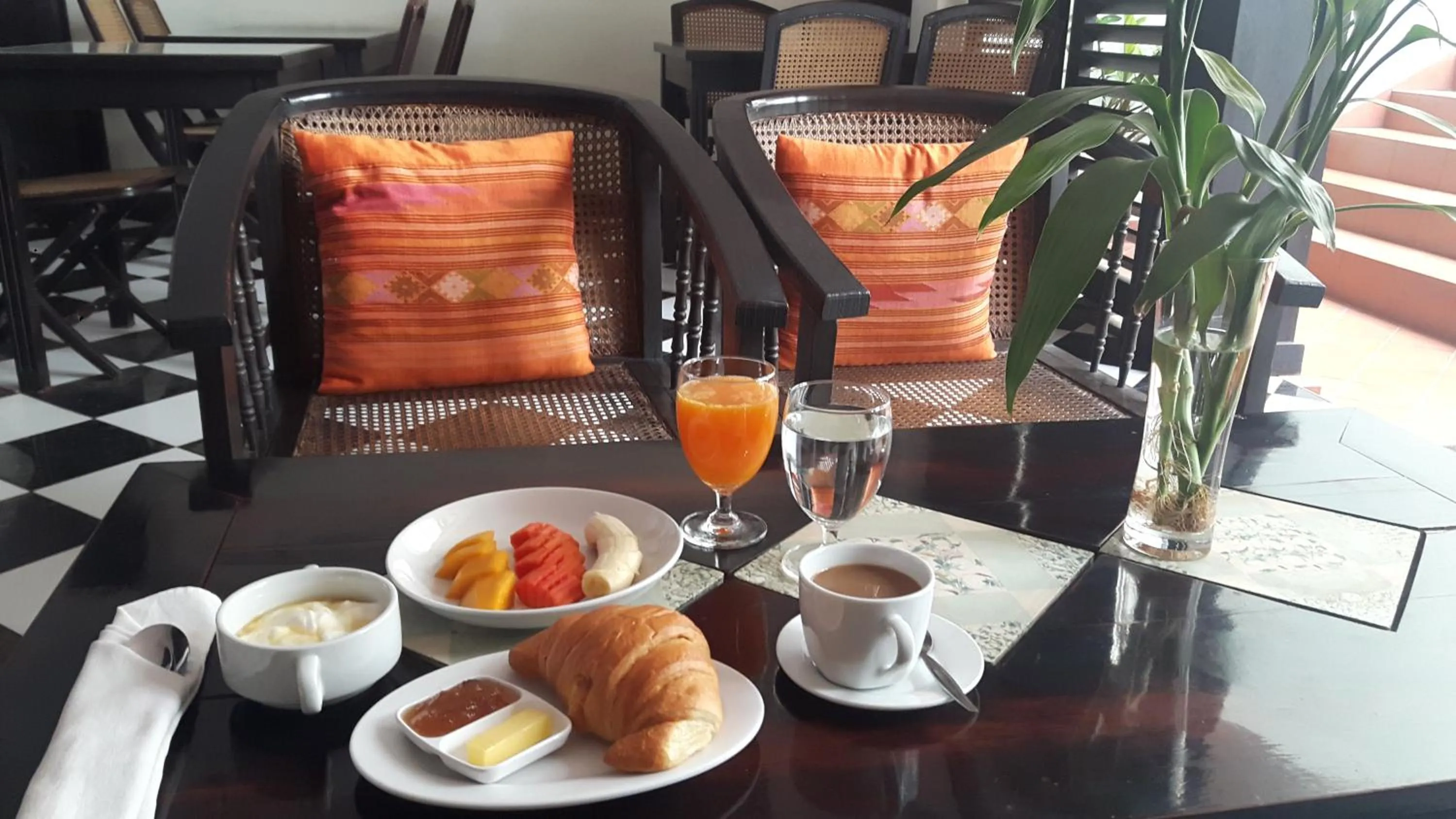 Breakfast in Hotel Khamvongsa