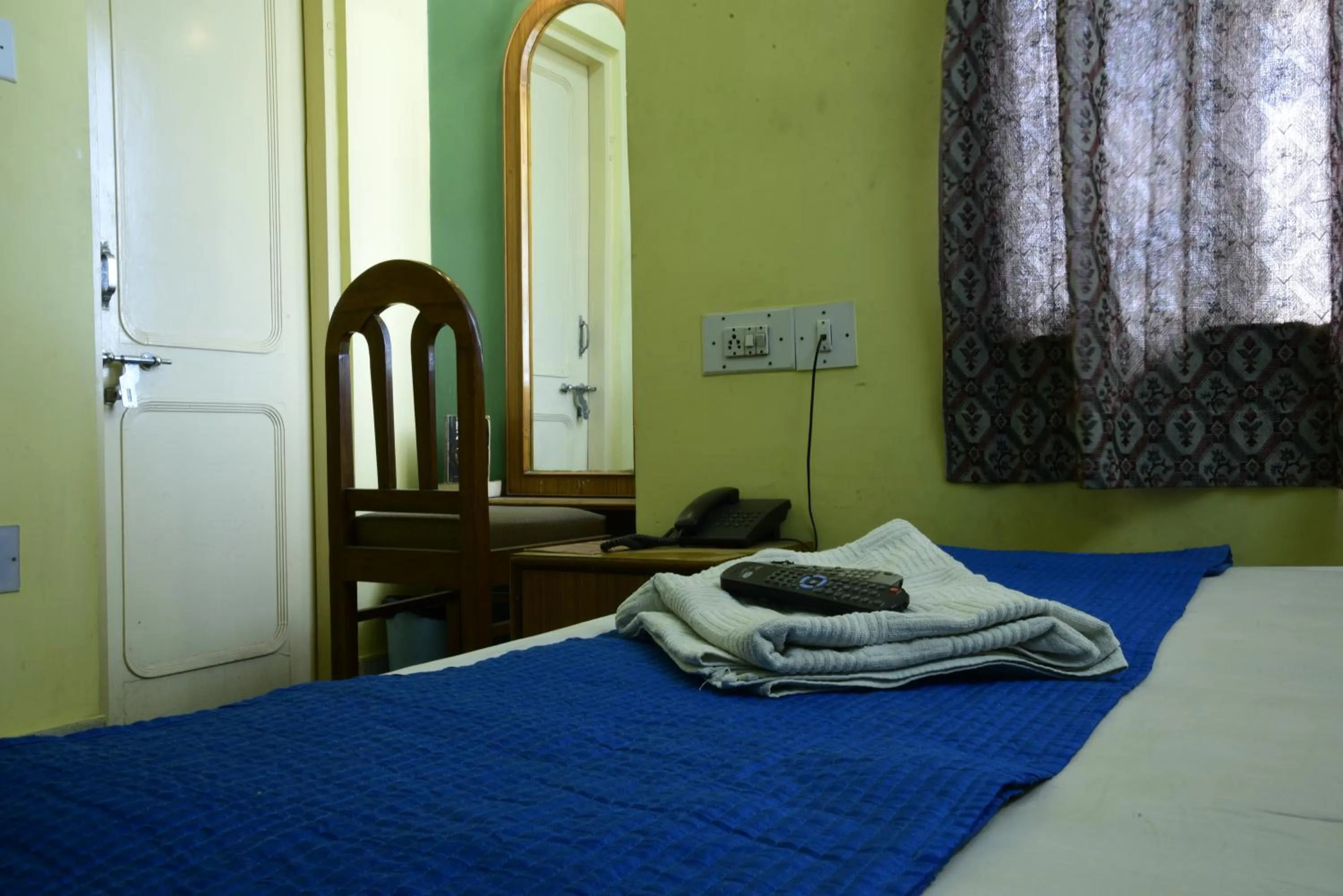 Spring, Bed in Hotel Bani Park Palace