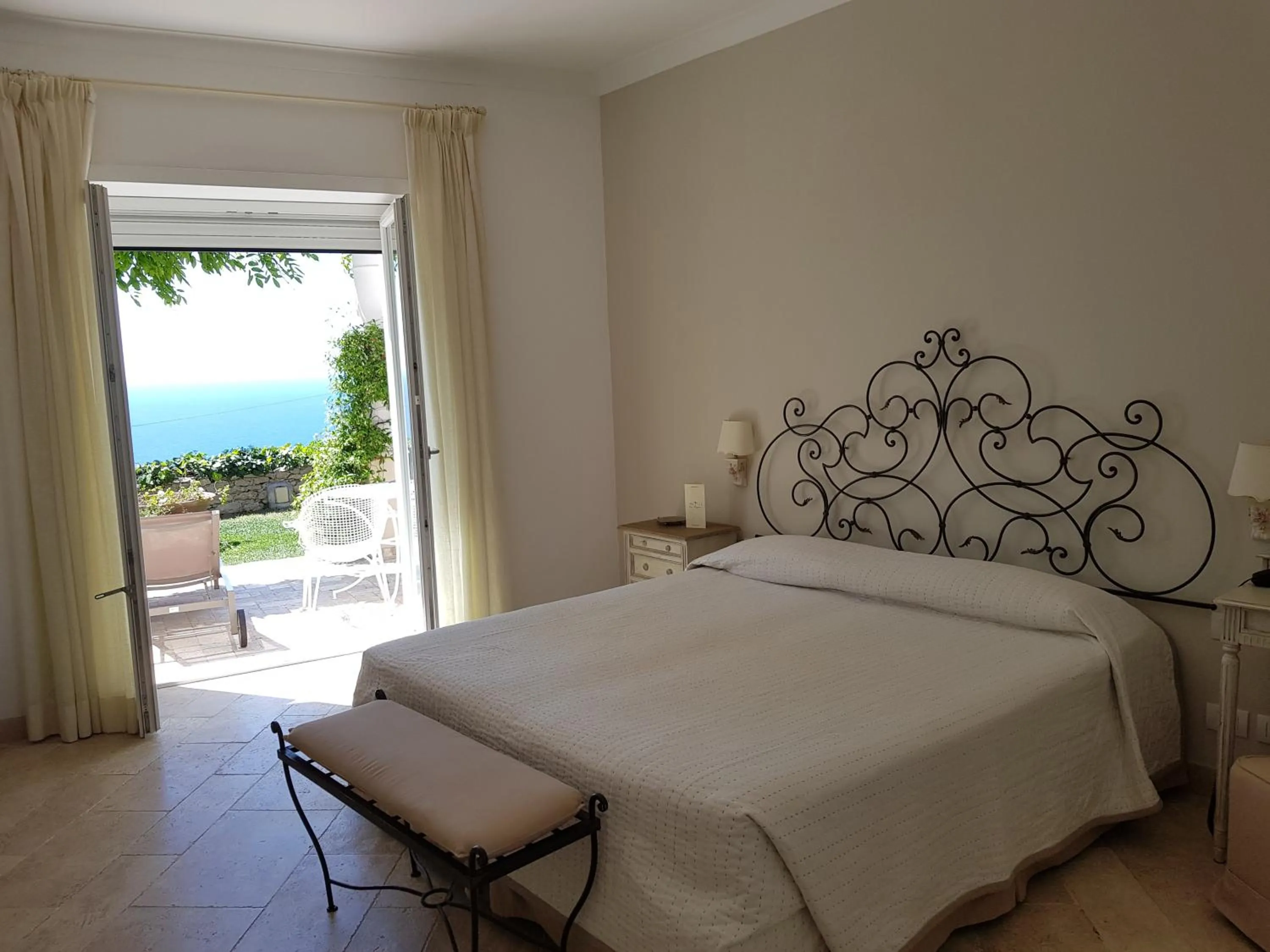 Sea view, Bed in Hotel Orsa Maggiore