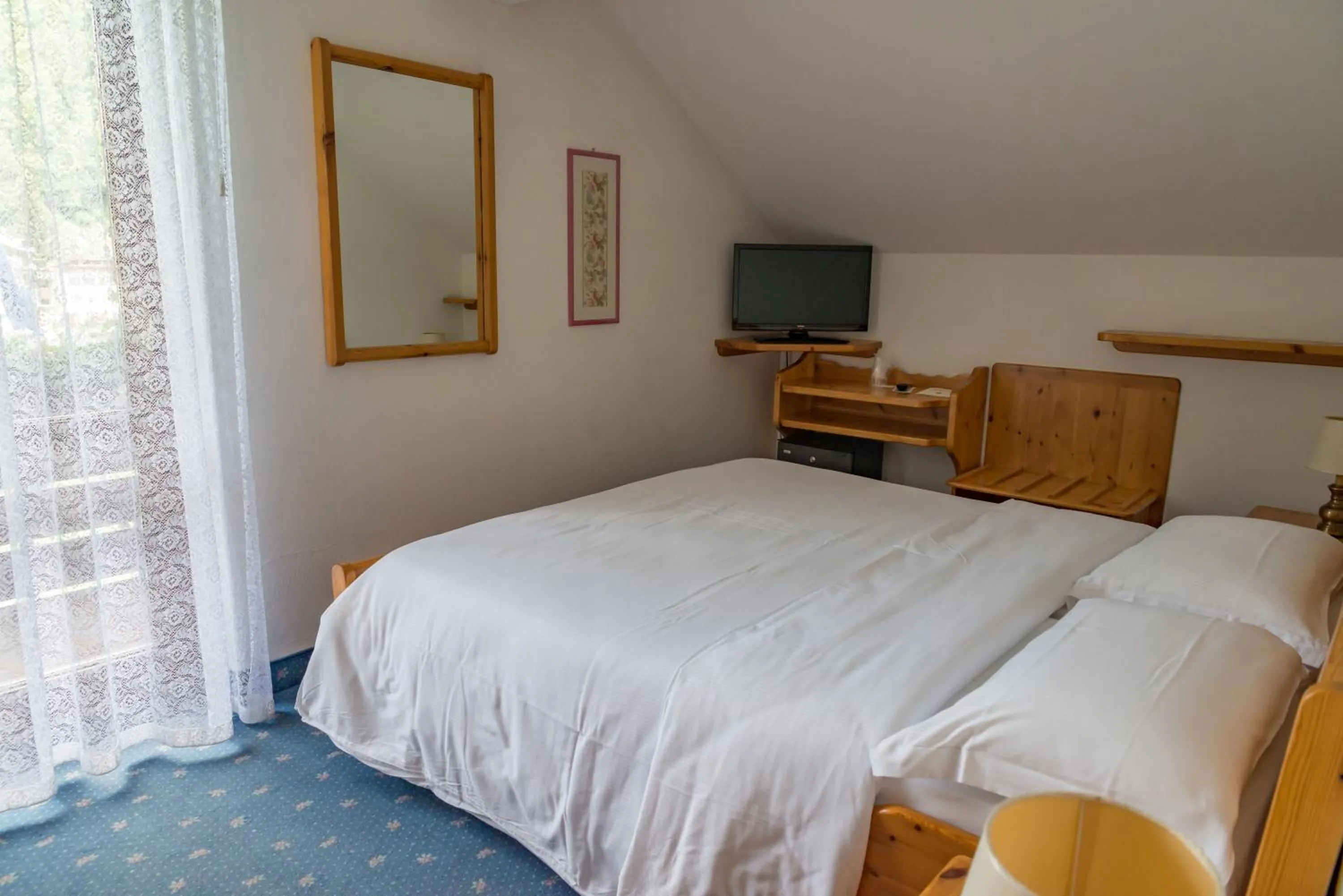 Photo of the whole room, Bed in Sporthotel Europa Sul Lago