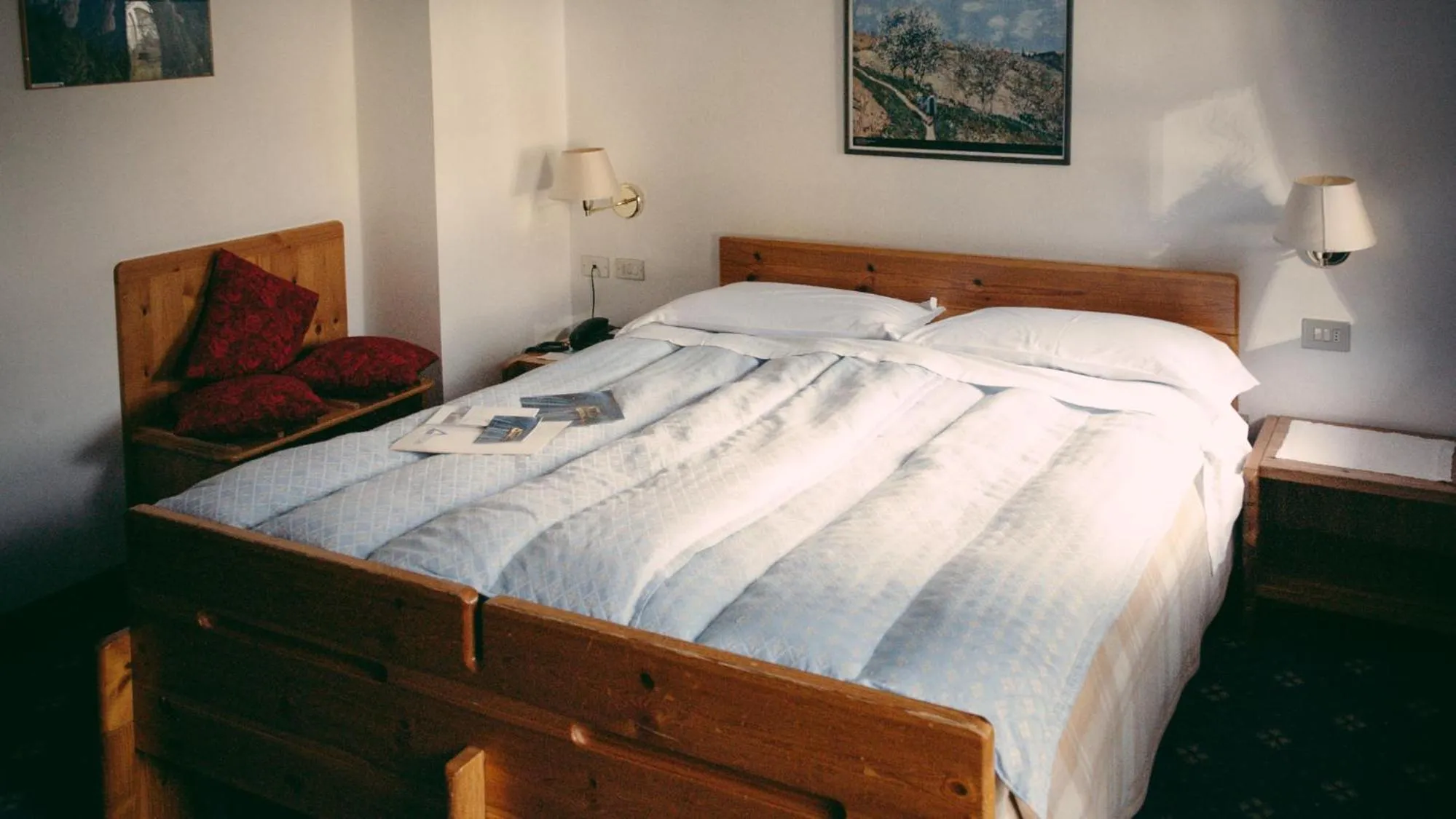 Photo of the whole room, Bed in Sporthotel Europa Sul Lago