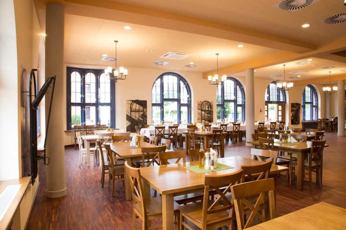 Restaurant/places to eat in Glas-Hotel 4*