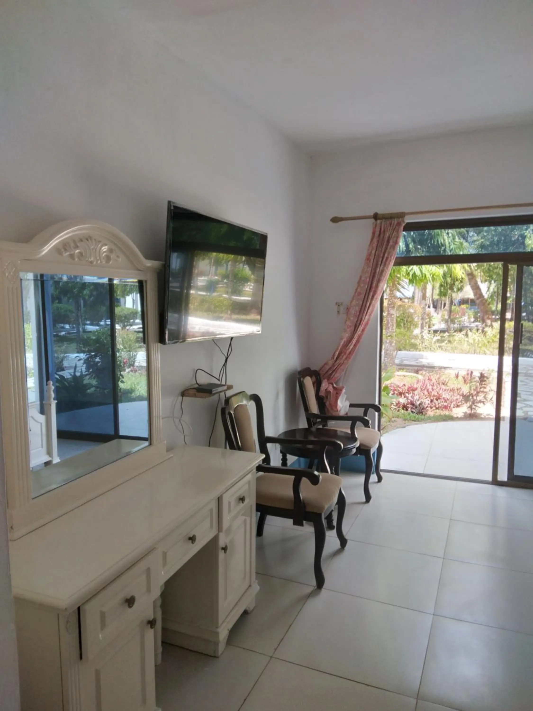 TV and multimedia in Coconut Tree Village Beach Resort