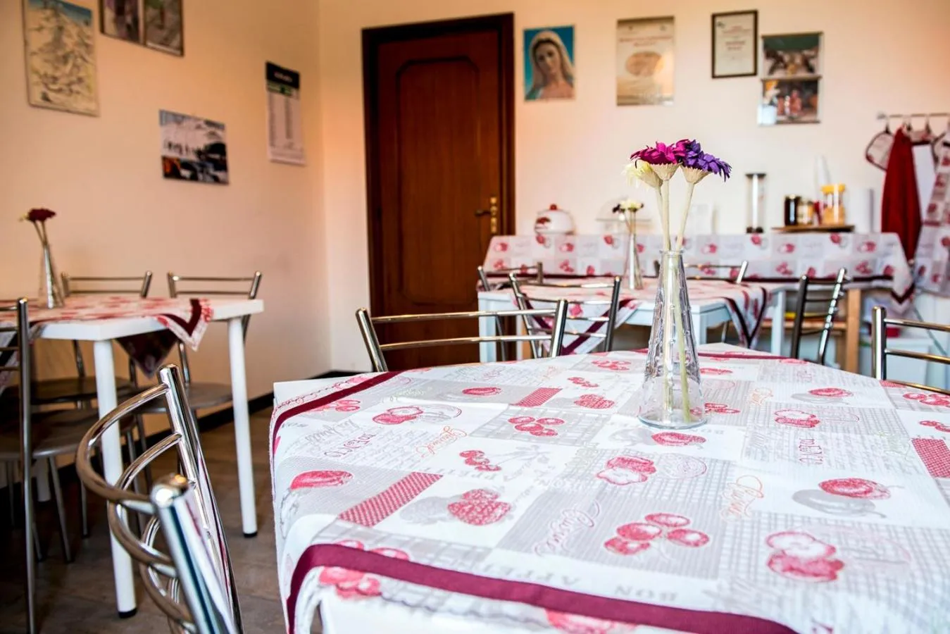 Communal kitchen in B&B Alfio Tomaselli