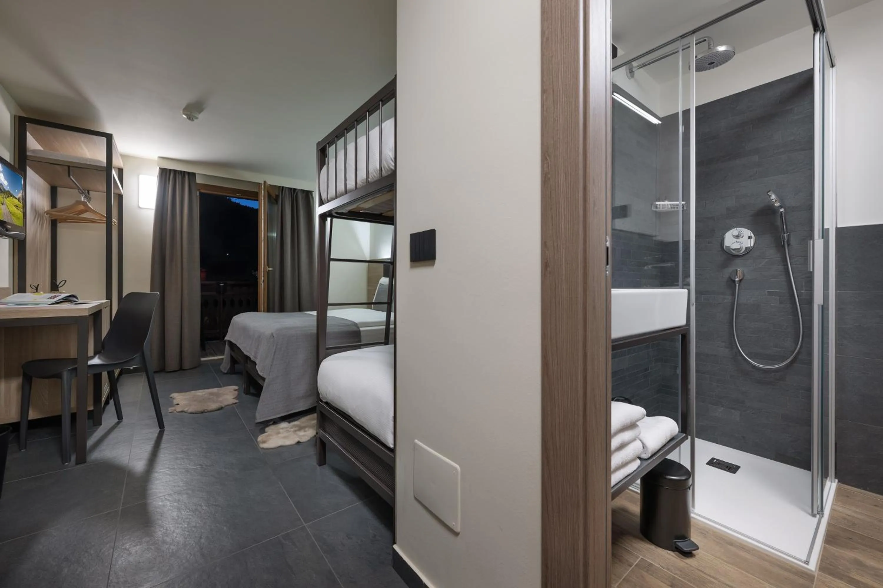 Shower in Hotel Loredana