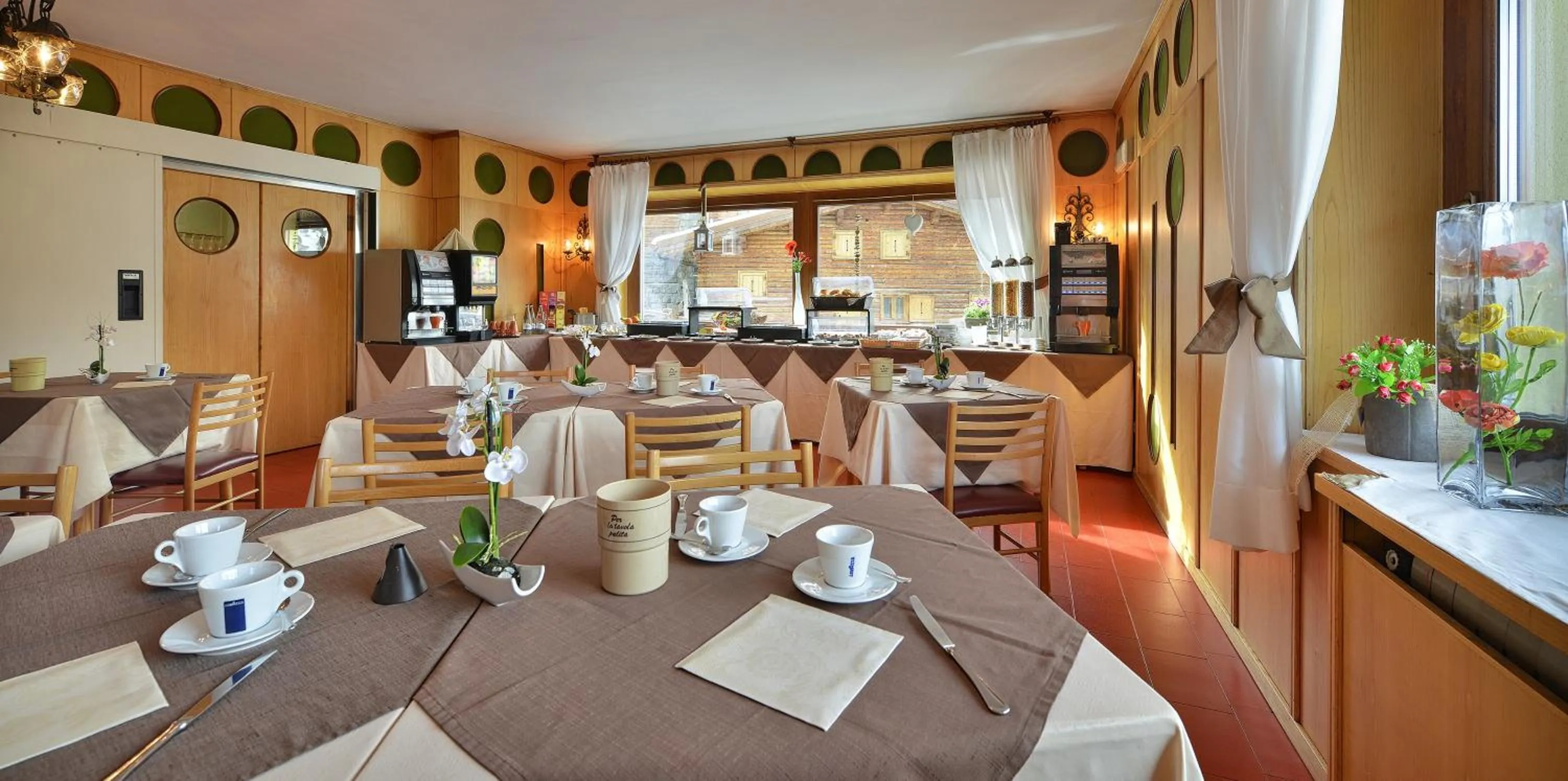 Restaurant/places to eat in Hotel Loredana