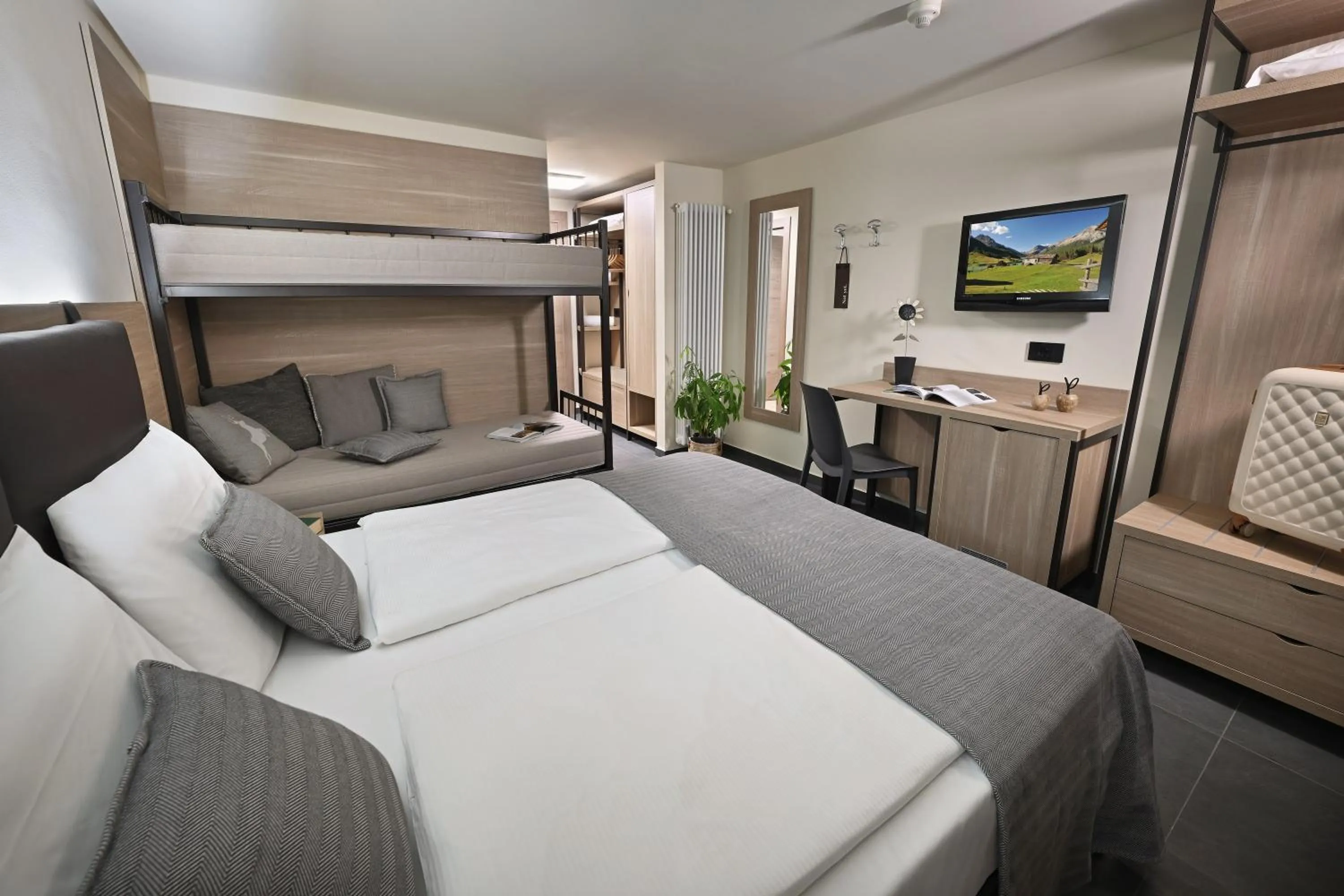 Bedroom, Bed in Hotel Loredana