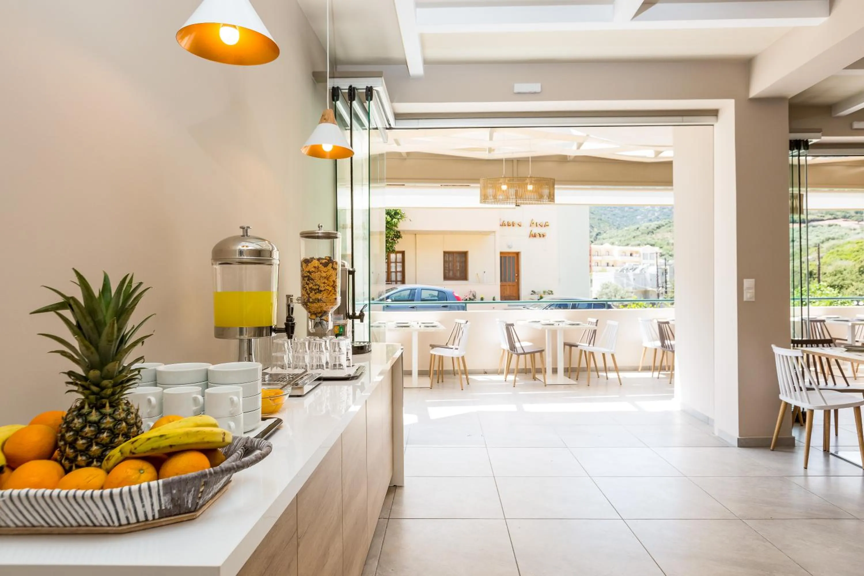 Restaurant/places to eat in Amalia Apartments