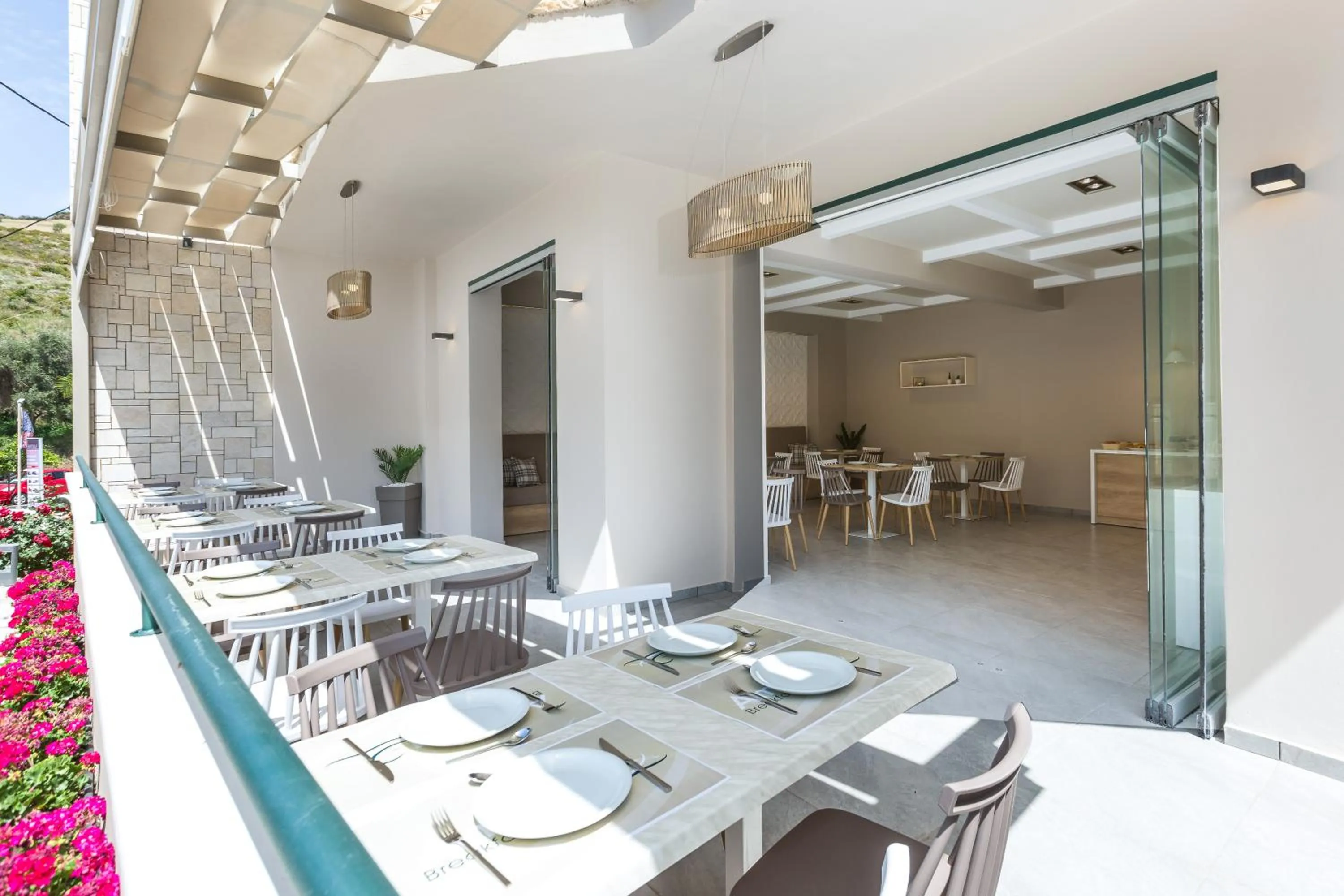 Restaurant/places to eat in Amalia Apartments