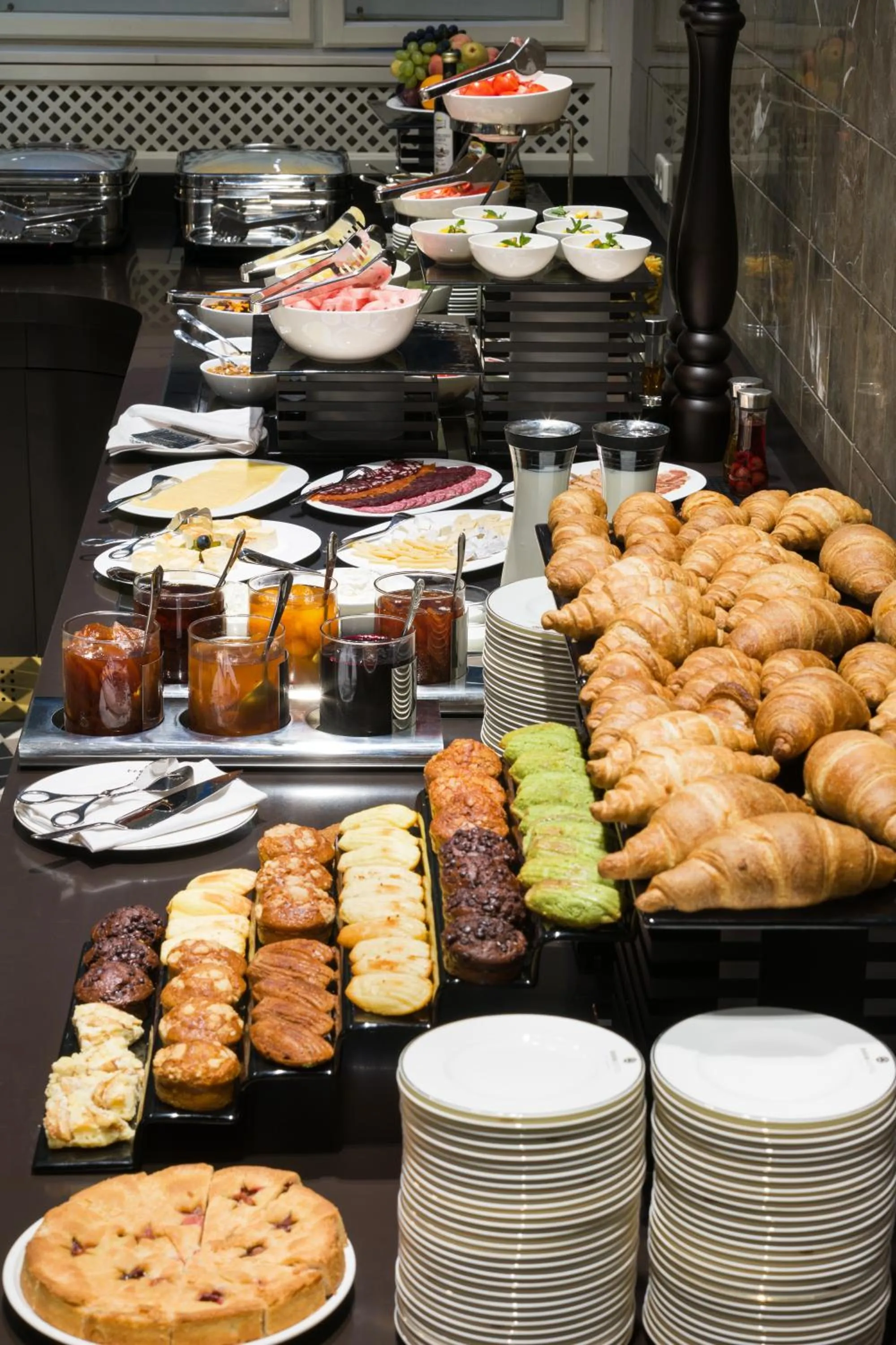 Buffet breakfast in BANKHOTEL