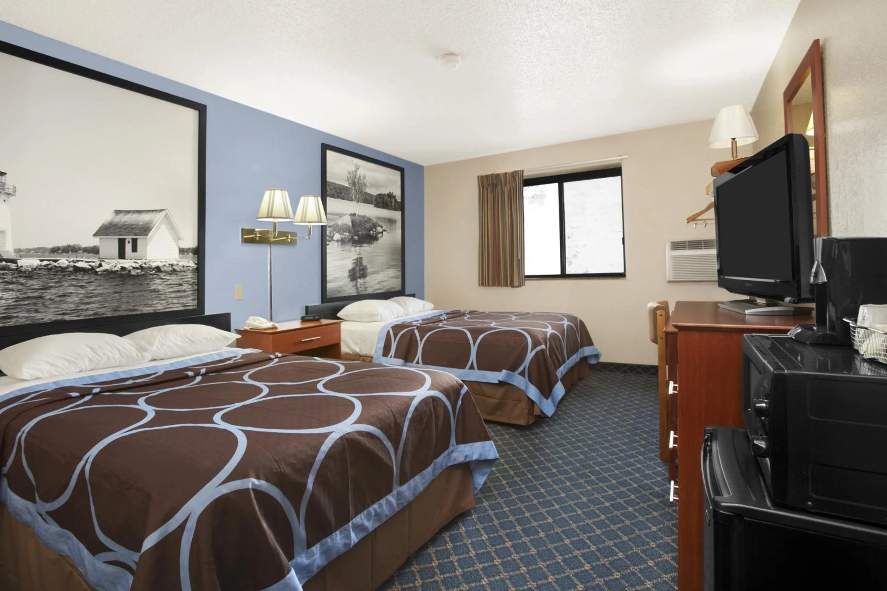 Day, Bed in Super 8 by Wyndham Massena NY