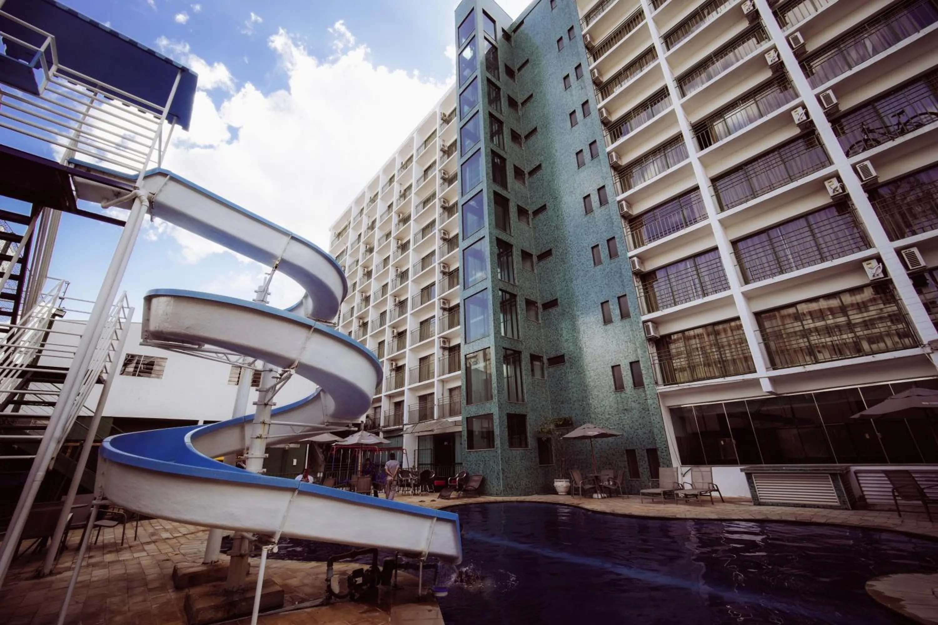 Swimming pool in Hotel Nacional Inn Poços de Caldas - Lazer completo e Gastronomia no Centro