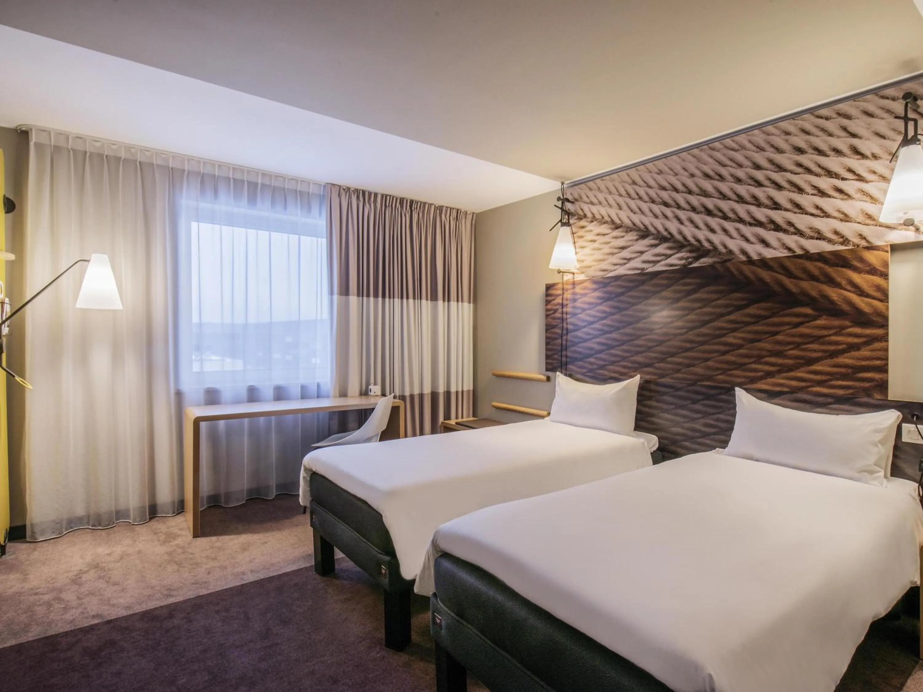 Bedroom, Bed in Ibis Poznan Centrum