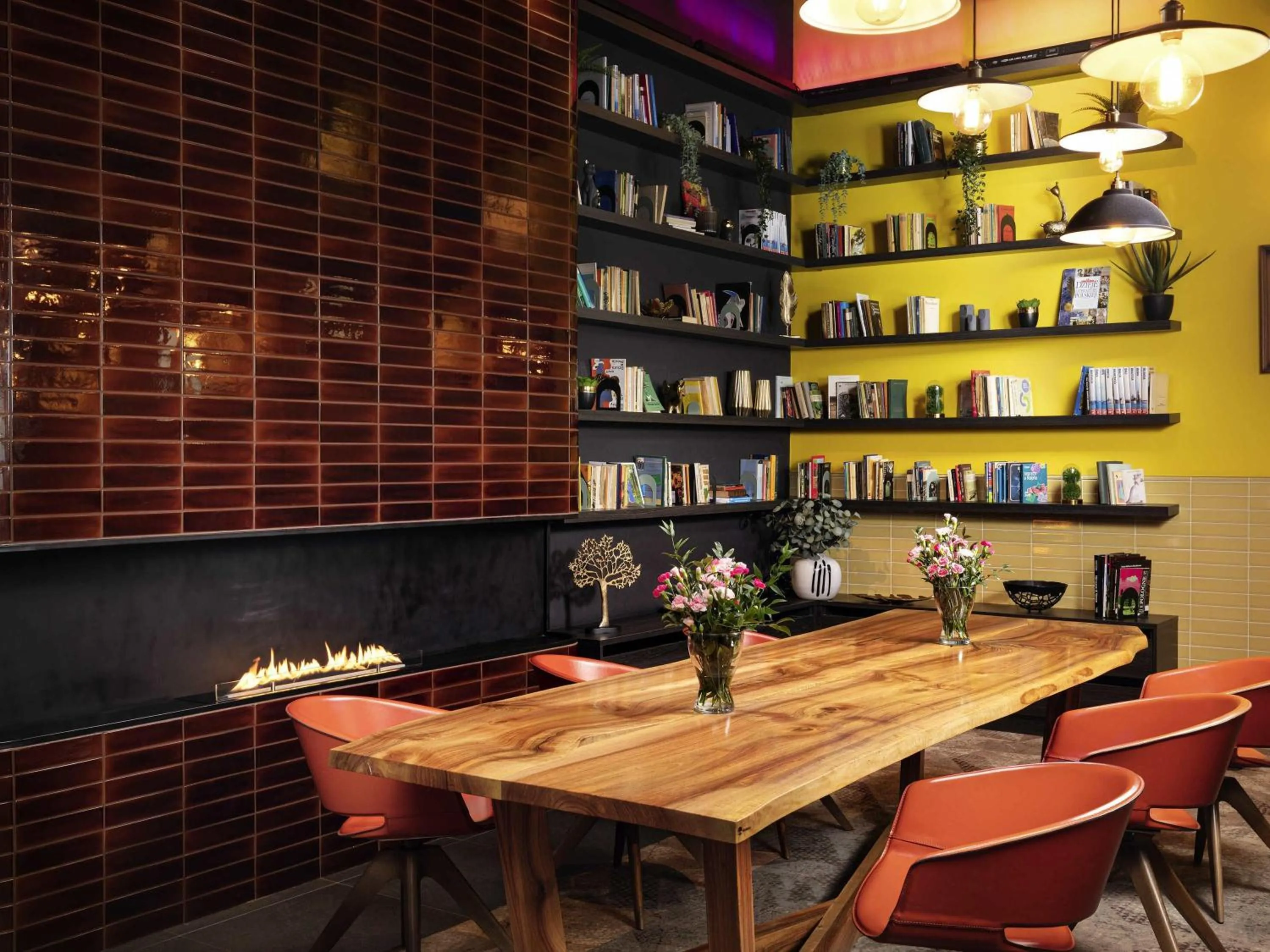 Lounge or bar in Ibis Poznan Centrum