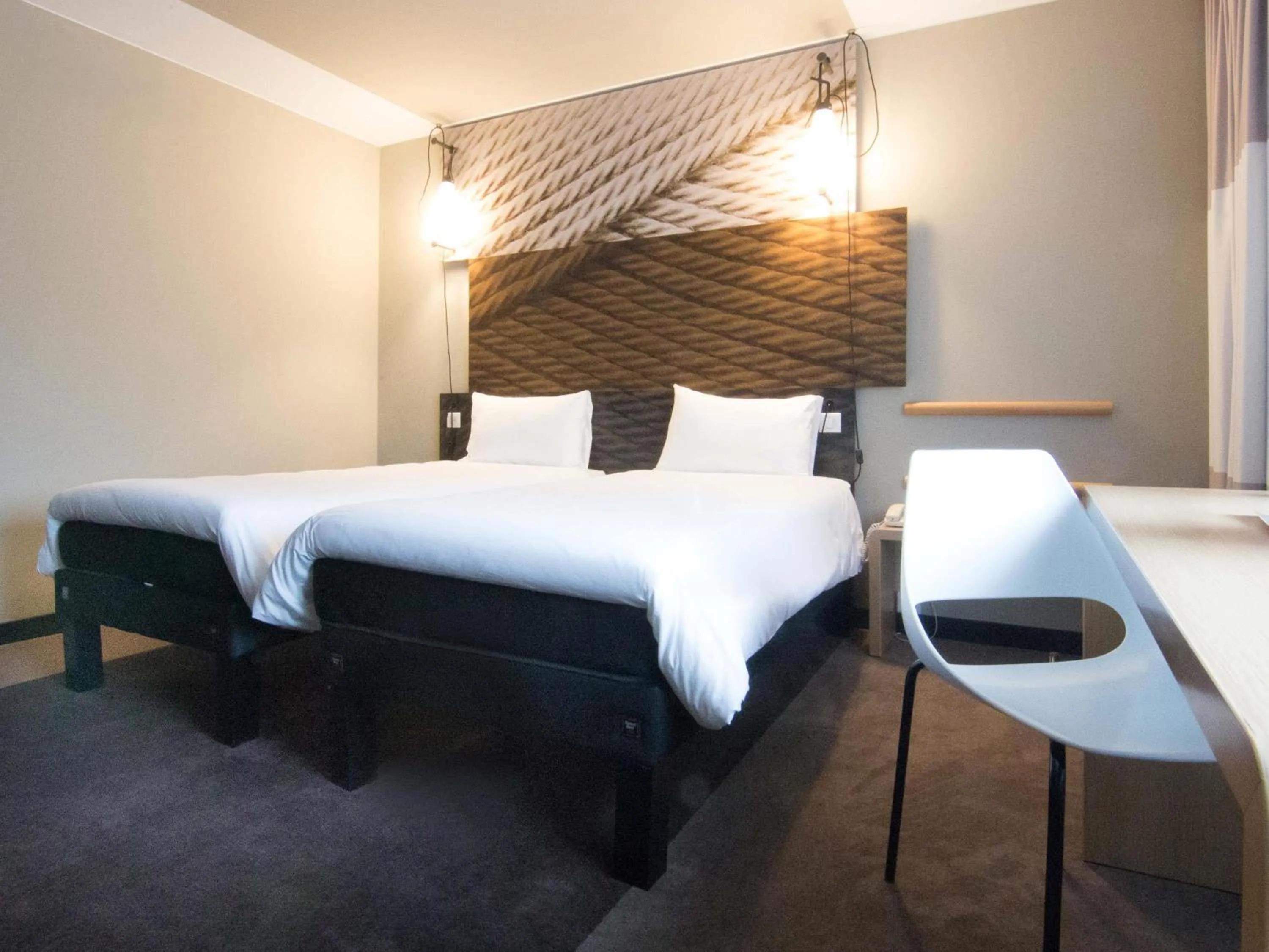 Bedroom, Bed in Ibis Poznan Centrum