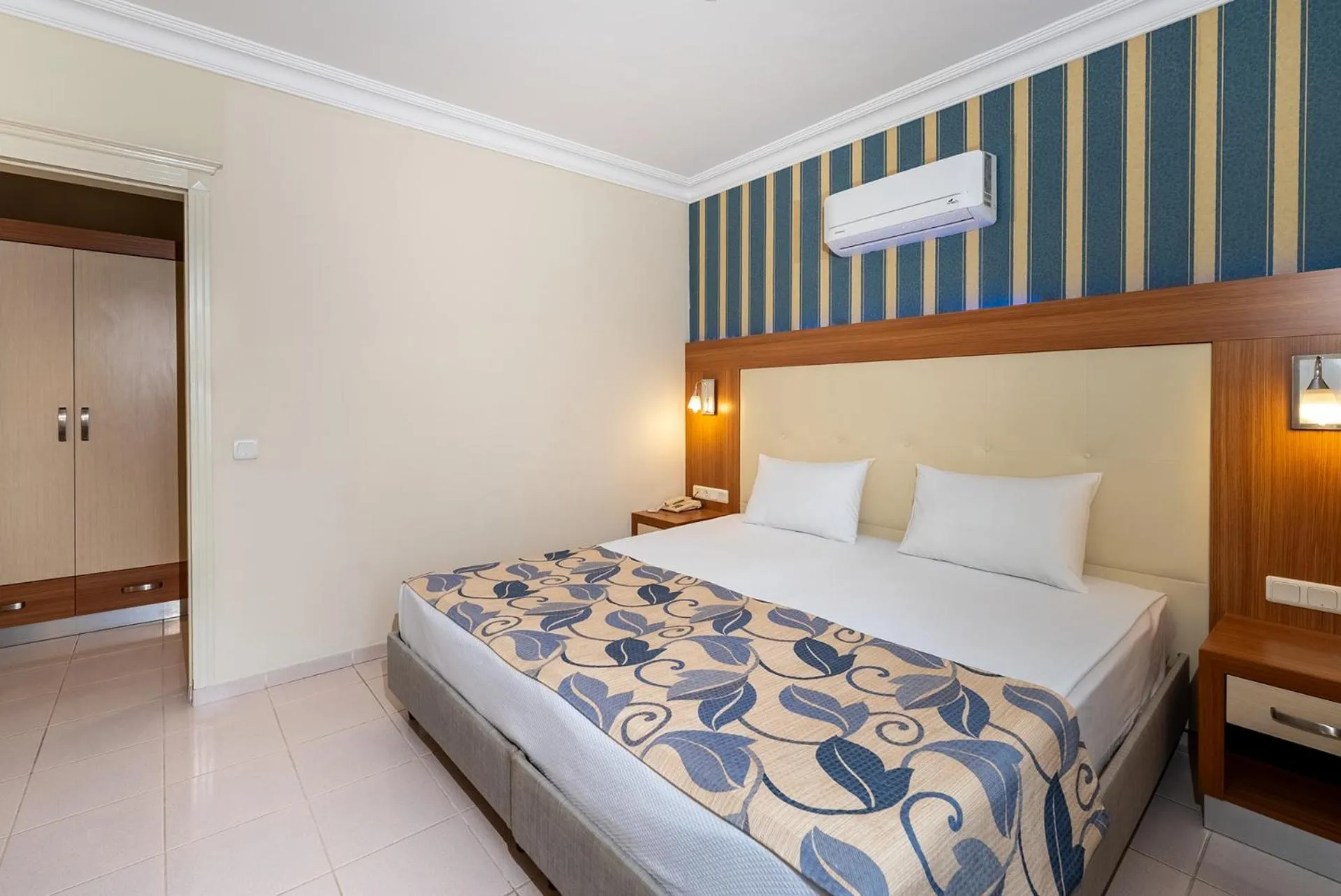 Bed in Villa Sunflower Hotel - All Inclusive