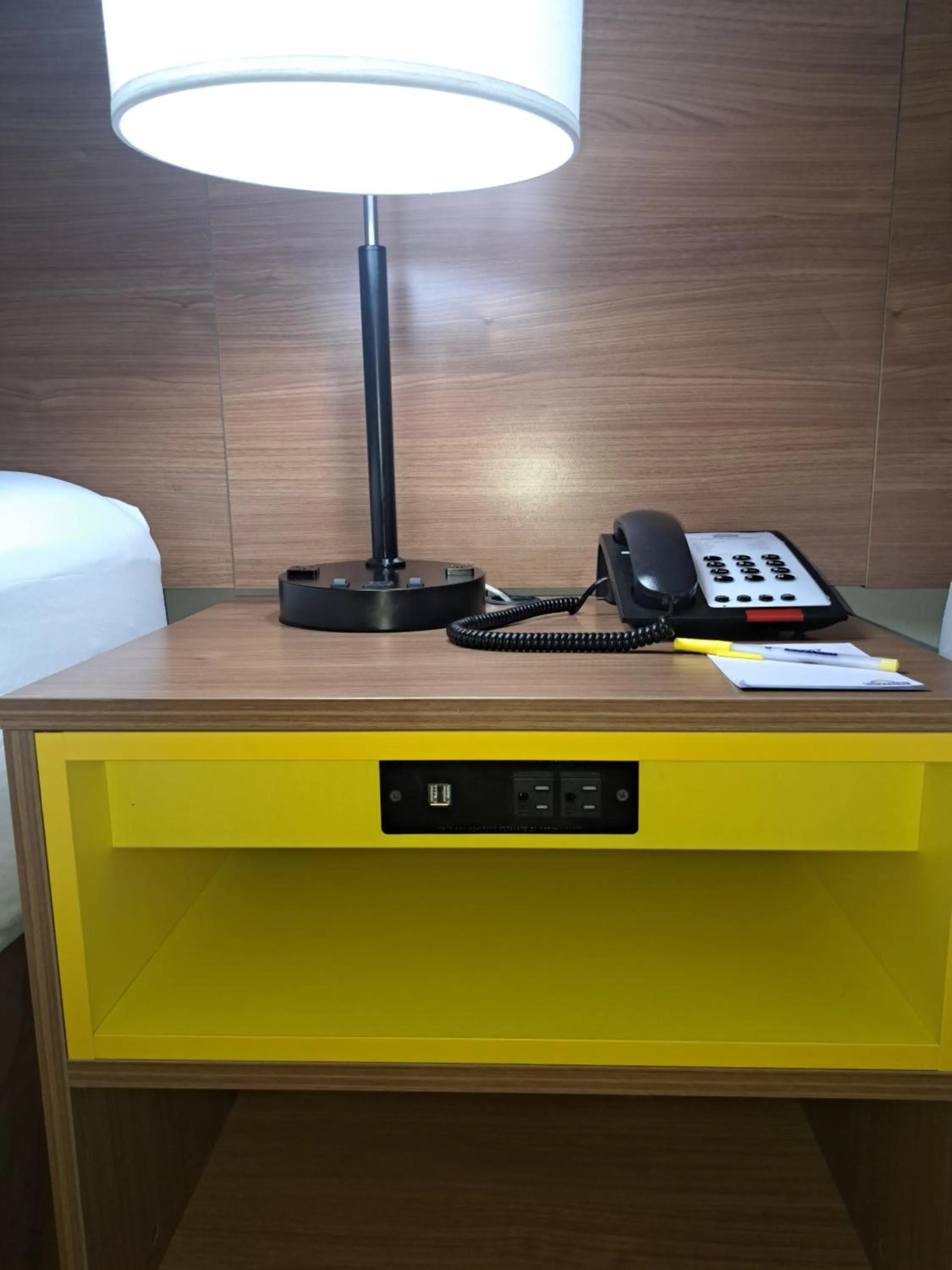 TV and multimedia in Days Inn & Suites by Wyndham Rocky Mount Golden East