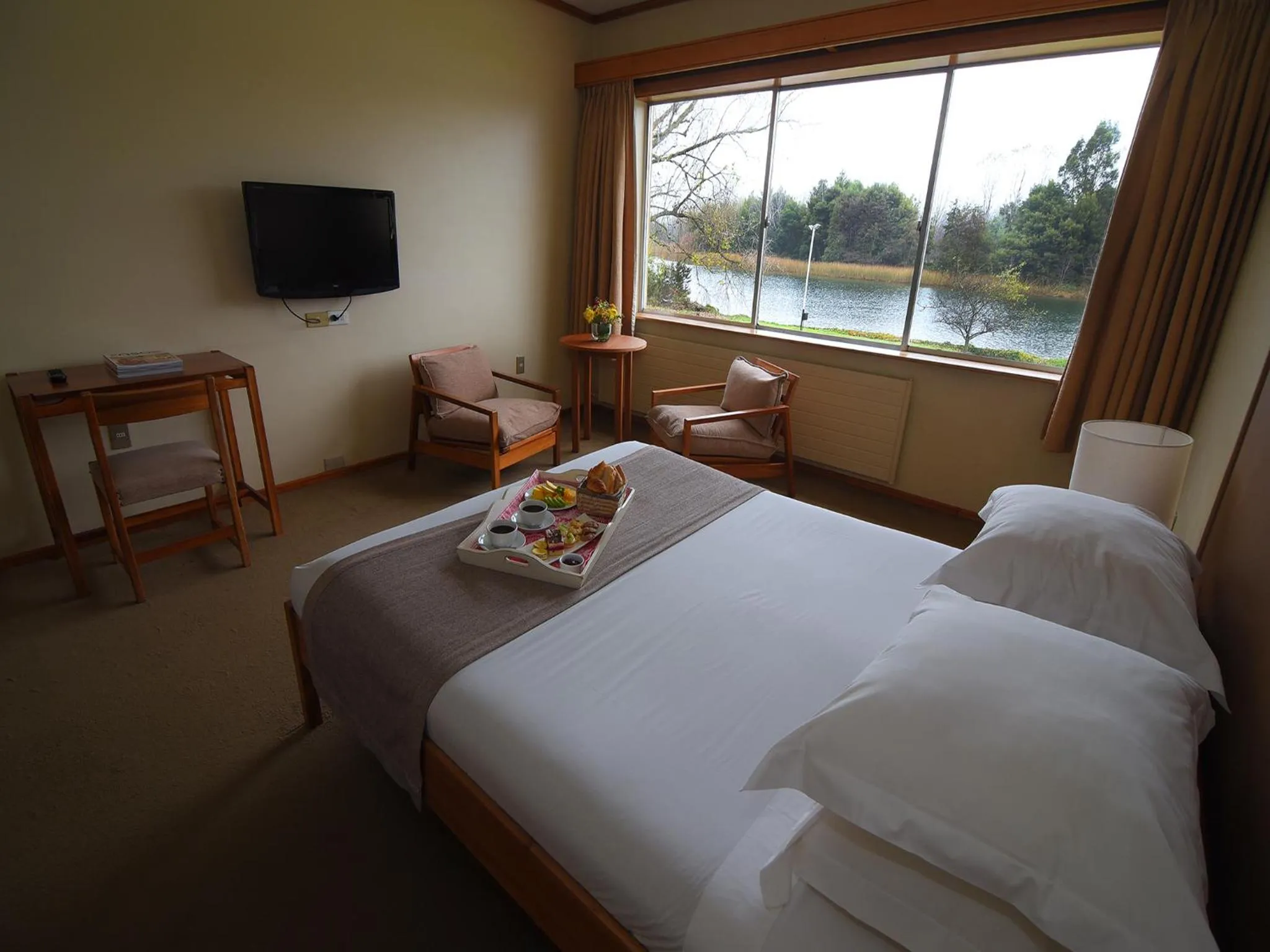 Photo of the whole room, Bed in Hotel Naguilan