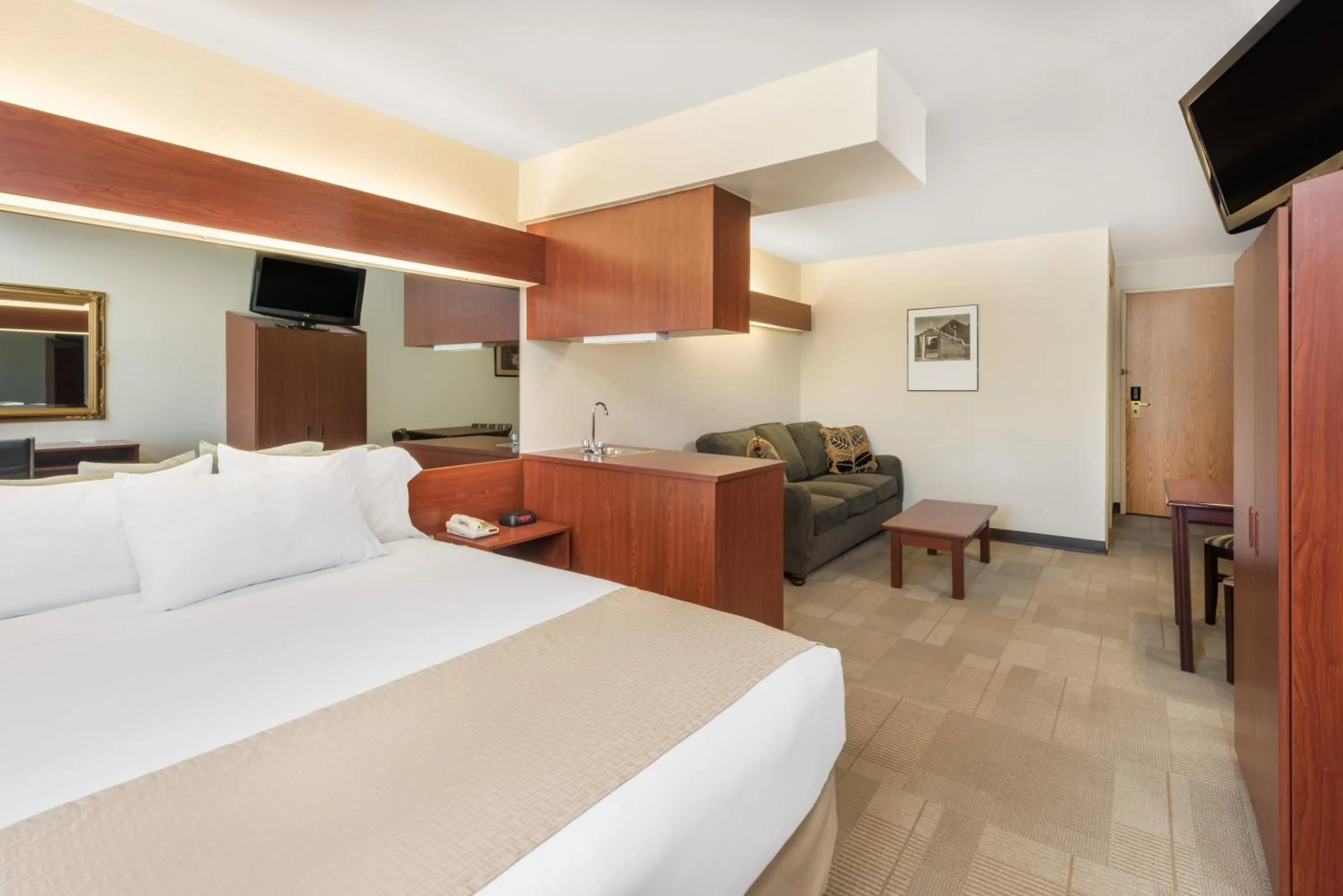 Bed in Microtel Inn & Suites by Wyndham Sainte Genevieve