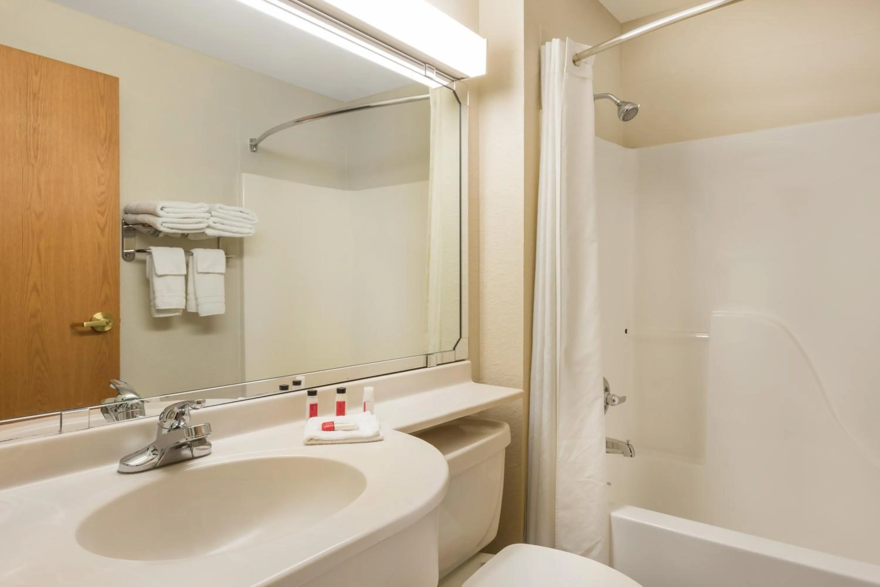 Bathroom in Microtel Inn & Suites by Wyndham Sainte Genevieve