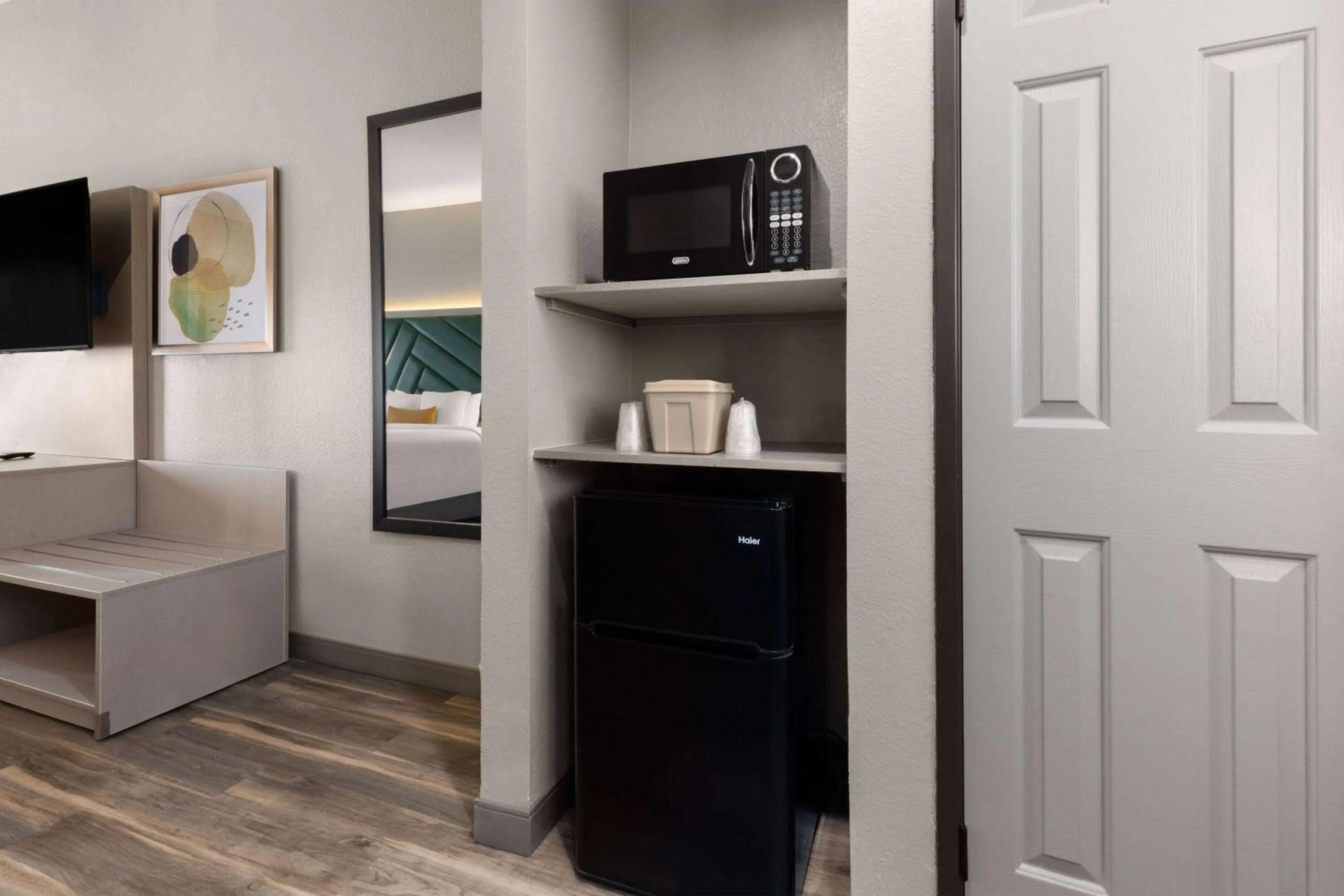 Photo of the whole room, Bed in Wingate by Wyndham Sulphur Near Lake Charles