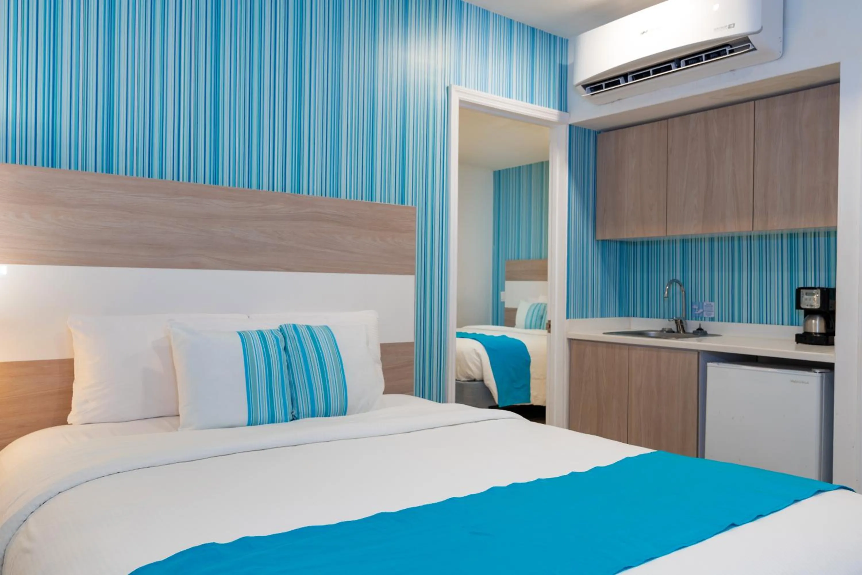 Photo of the whole room, Bed in Aqualina Inn