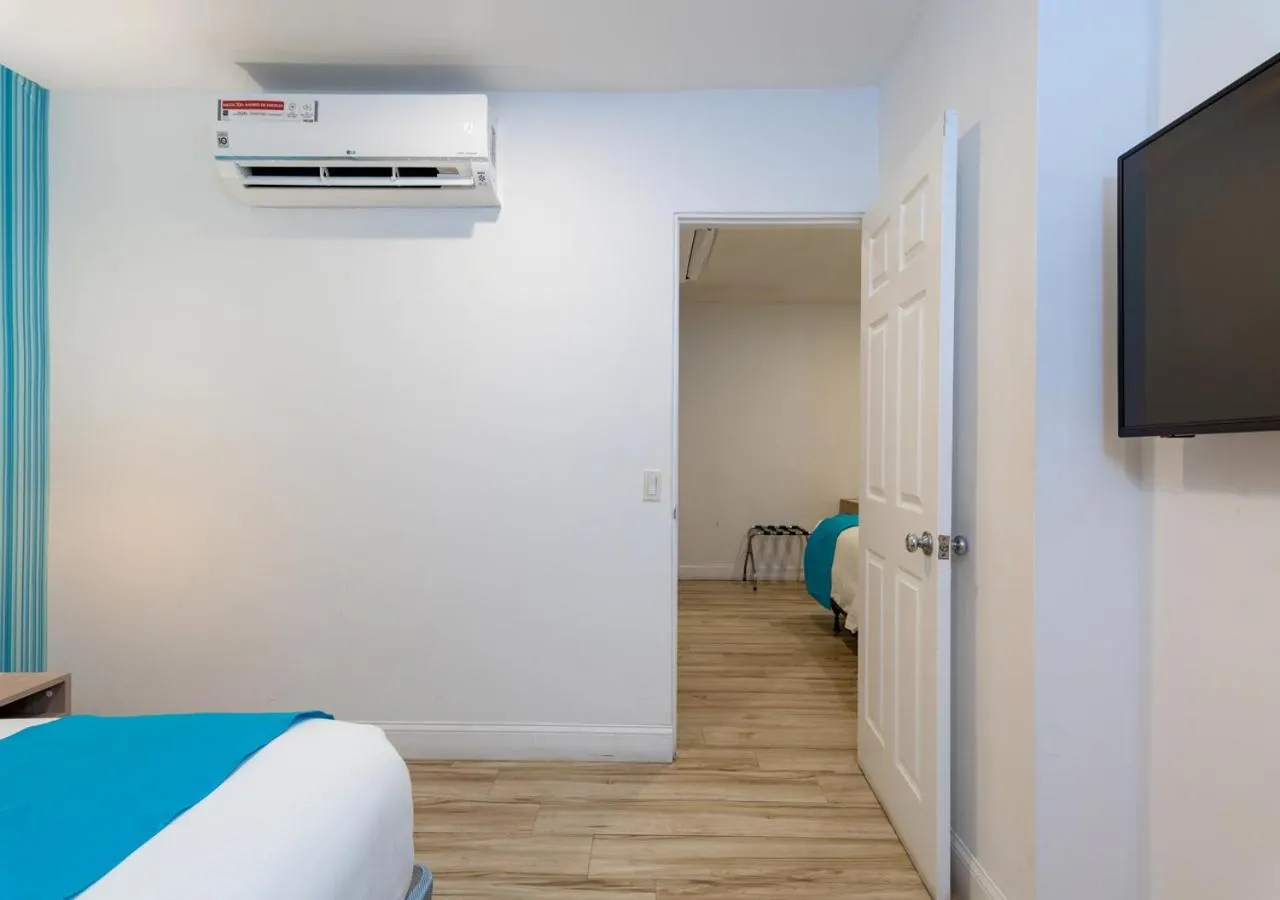 View (from property/room), Bed in Aqualina Inn