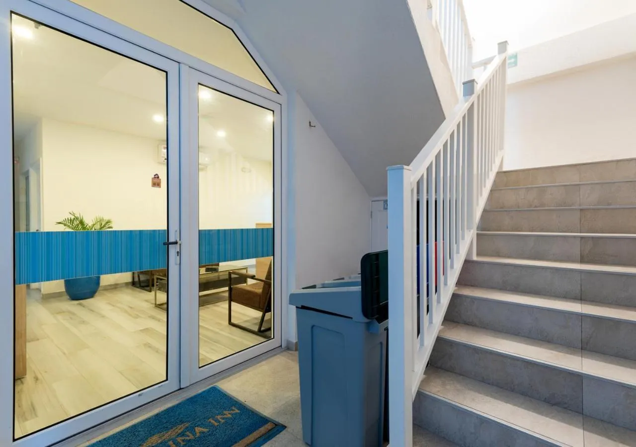 Facade/entrance in Aqualina Inn