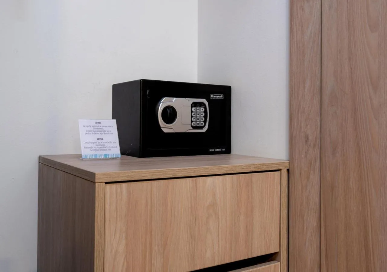 safe in Aqualina Inn