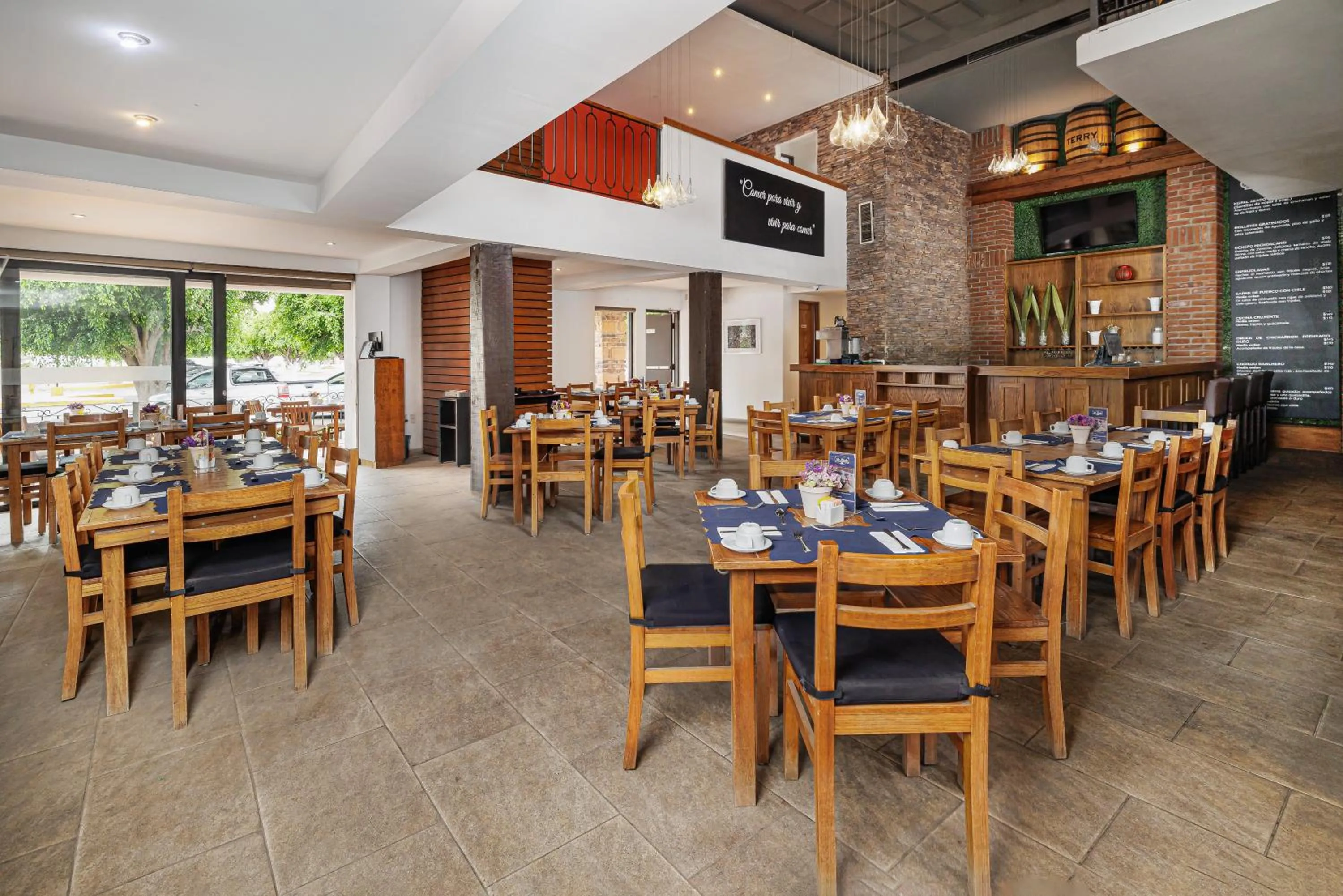 Restaurant/places to eat in Hotel Suites México Plaza León Campestre