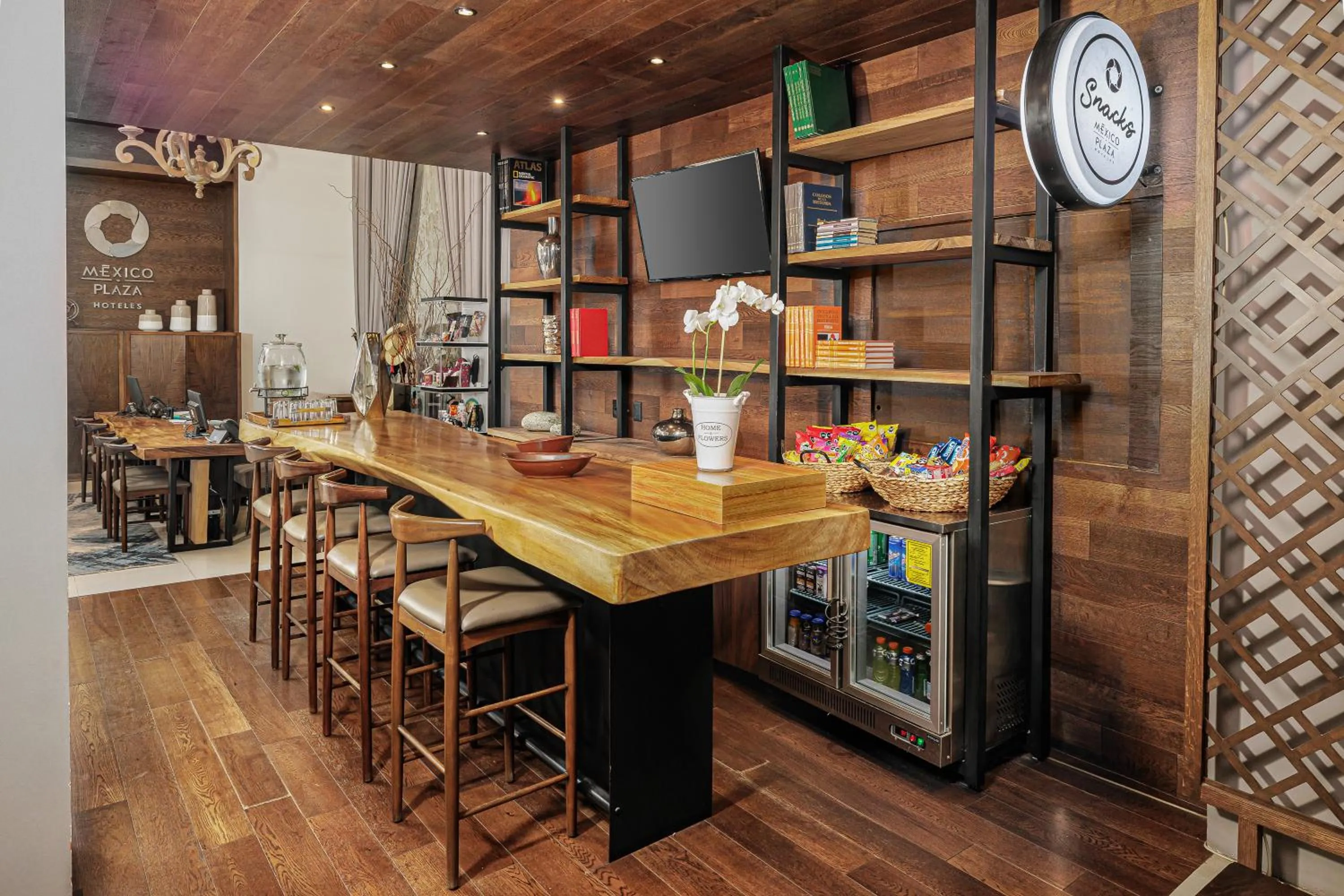 On-site shops in Hotel Suites México Plaza León Campestre