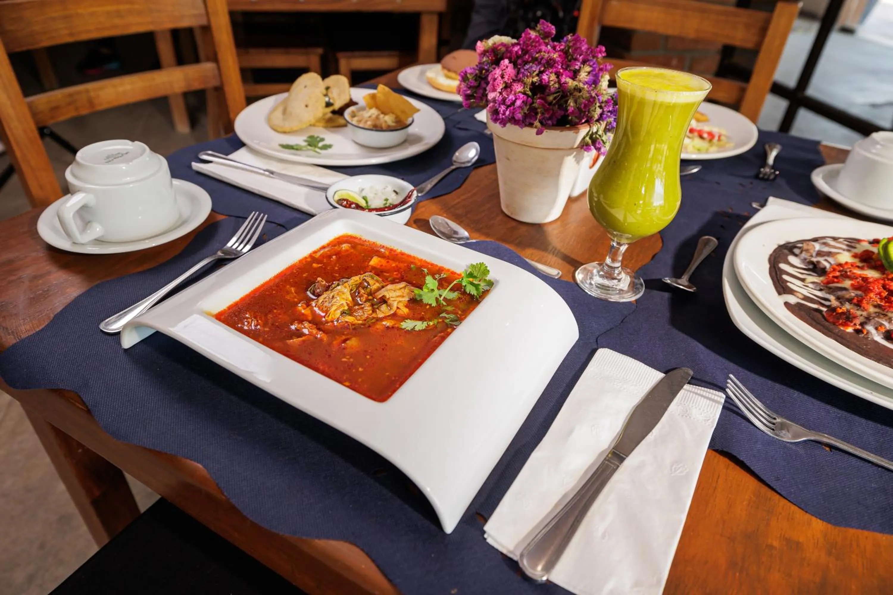 Restaurant/places to eat in Hotel Suites México Plaza León Campestre