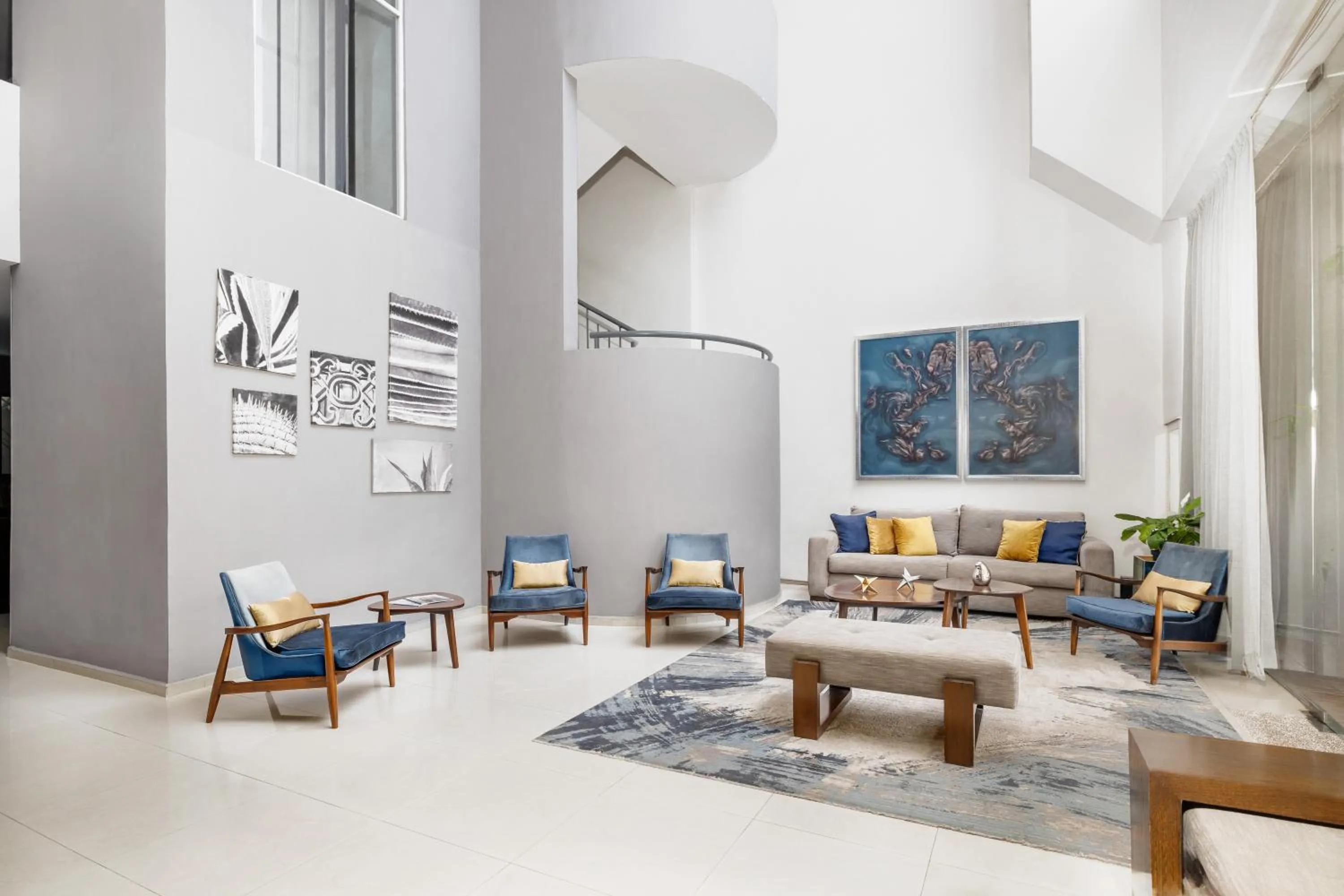 Lobby or reception in Hotel Suites México Plaza León Campestre