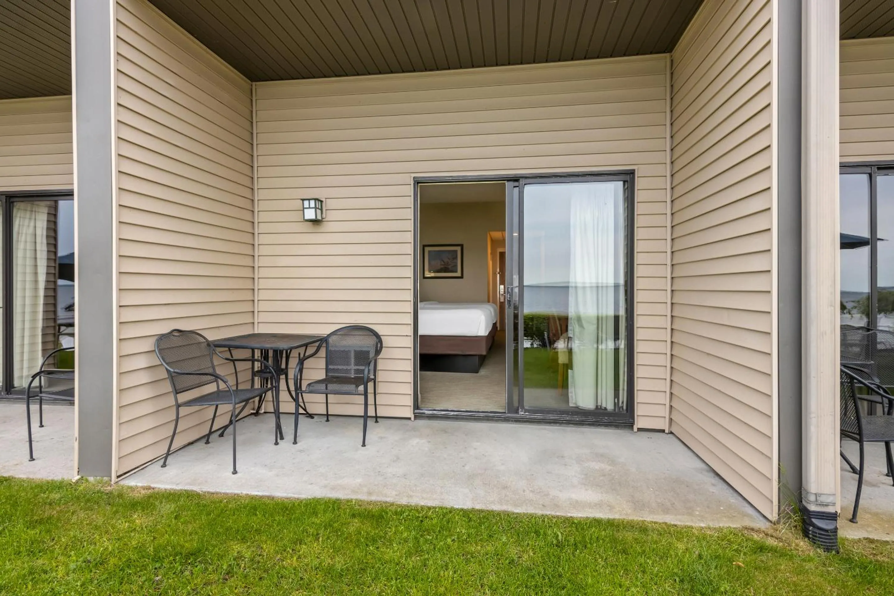 Beachfront Hotel Houghton Lake