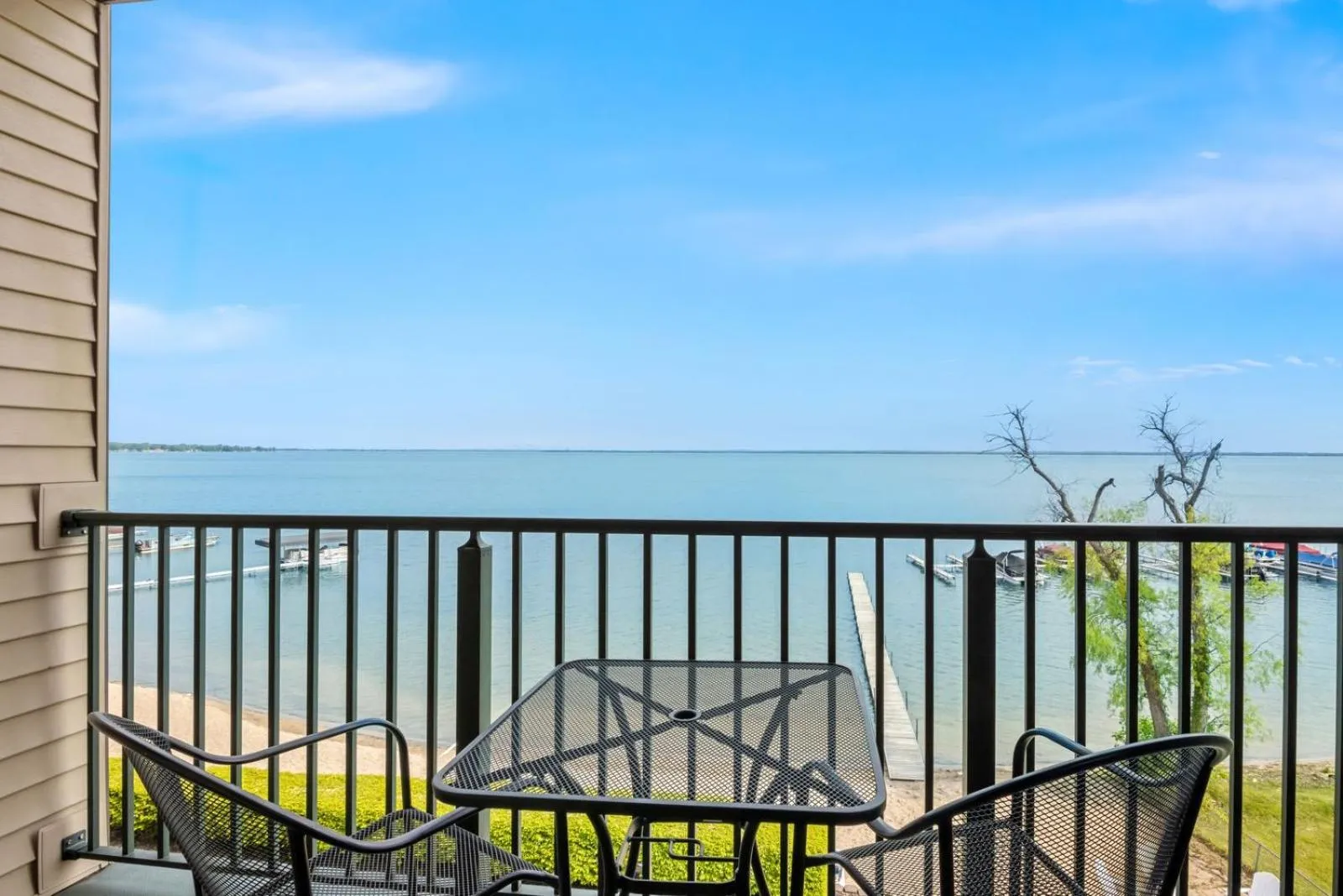 Beachfront Hotel Houghton Lake